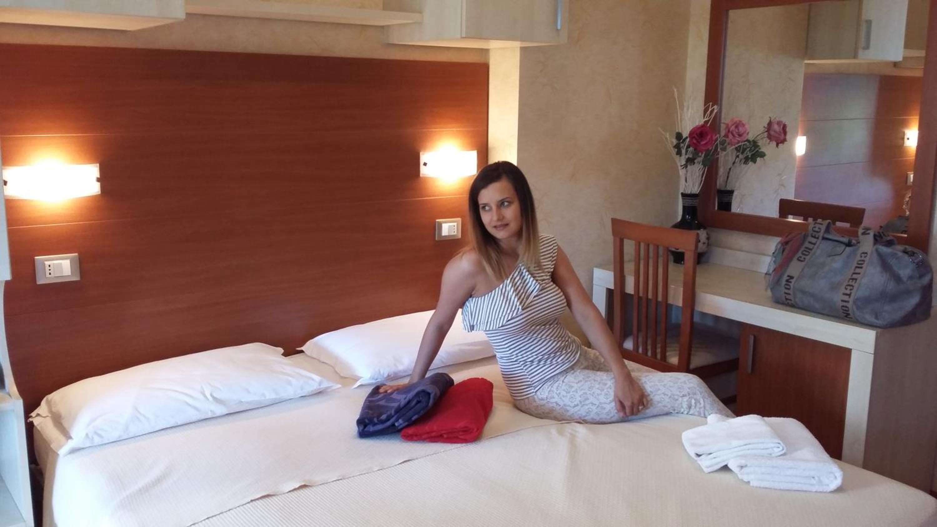 Double or Twin Room with Balcony - Photo 4