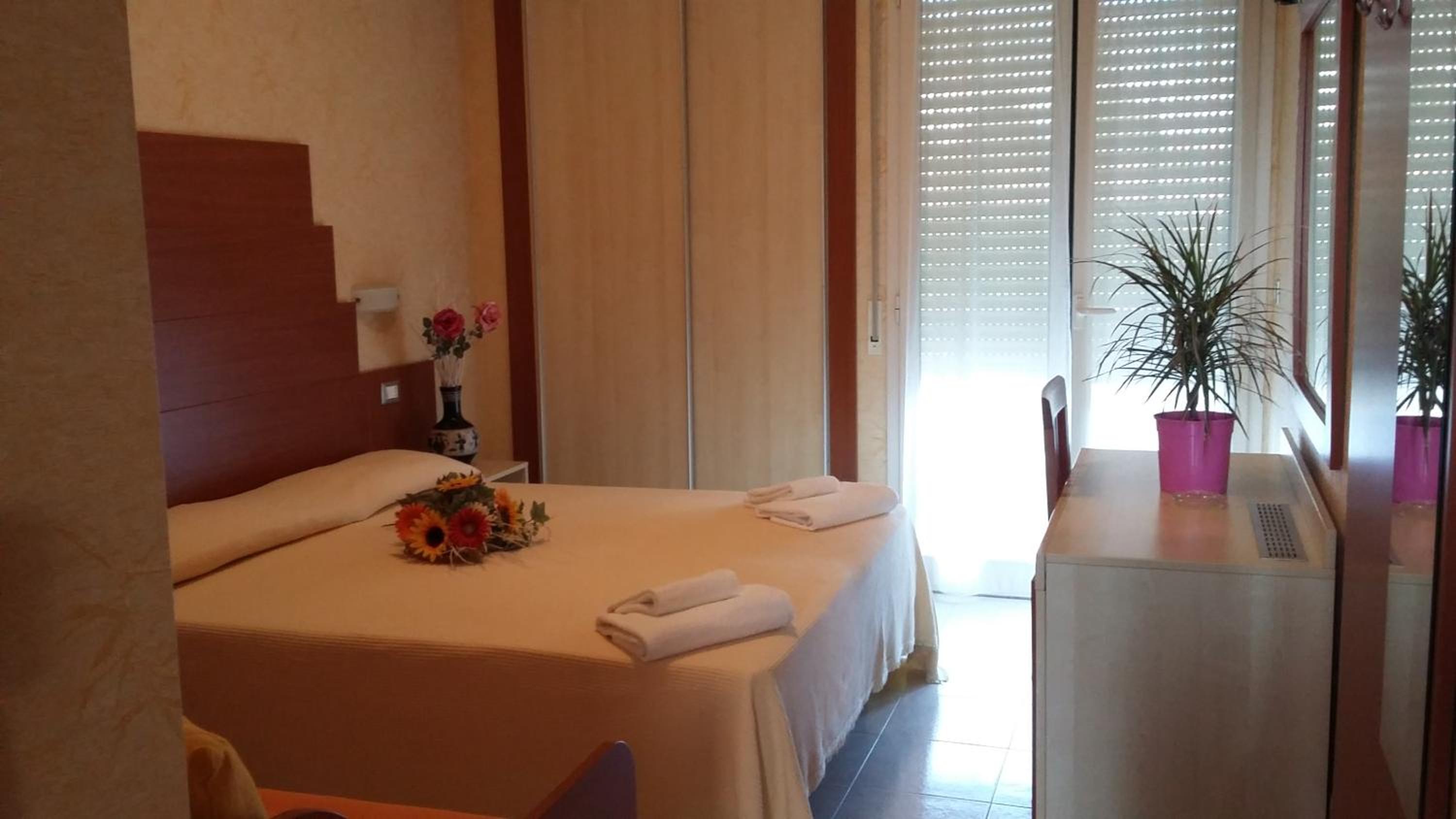 Triple Room - Photo 12