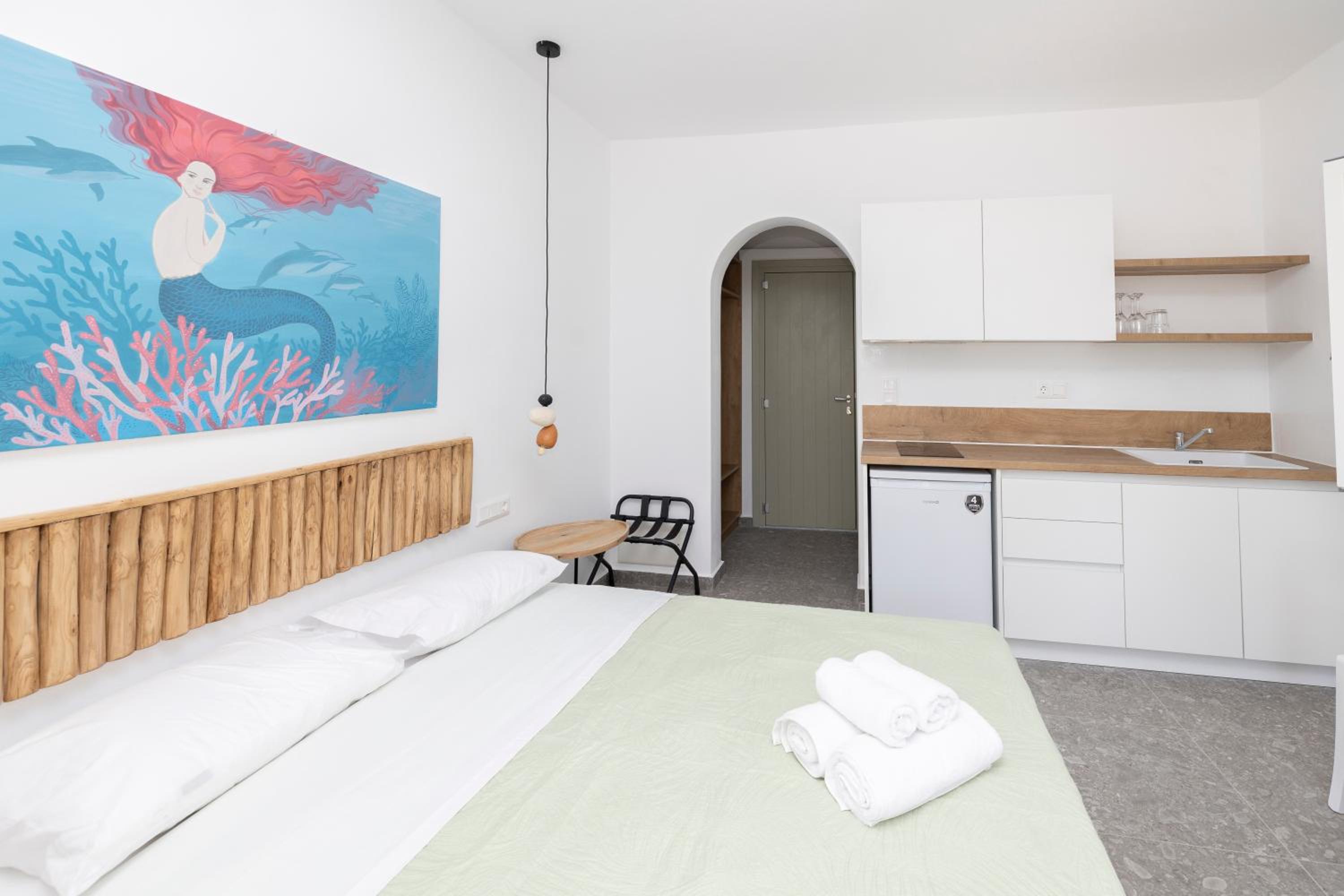 Deluxe Double Room with Side Sea View photo 1