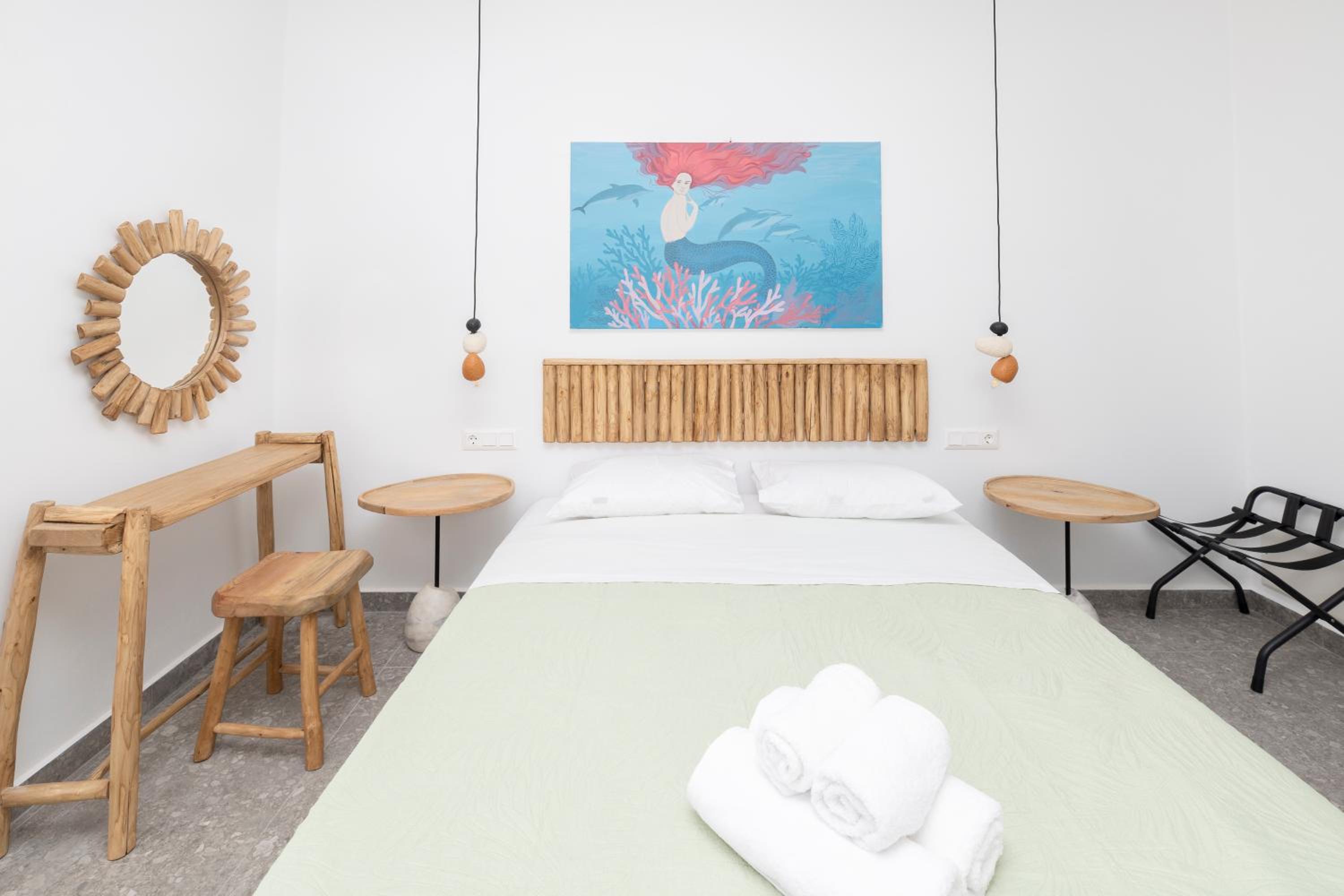 Deluxe Double Room with Side Sea View photo 2