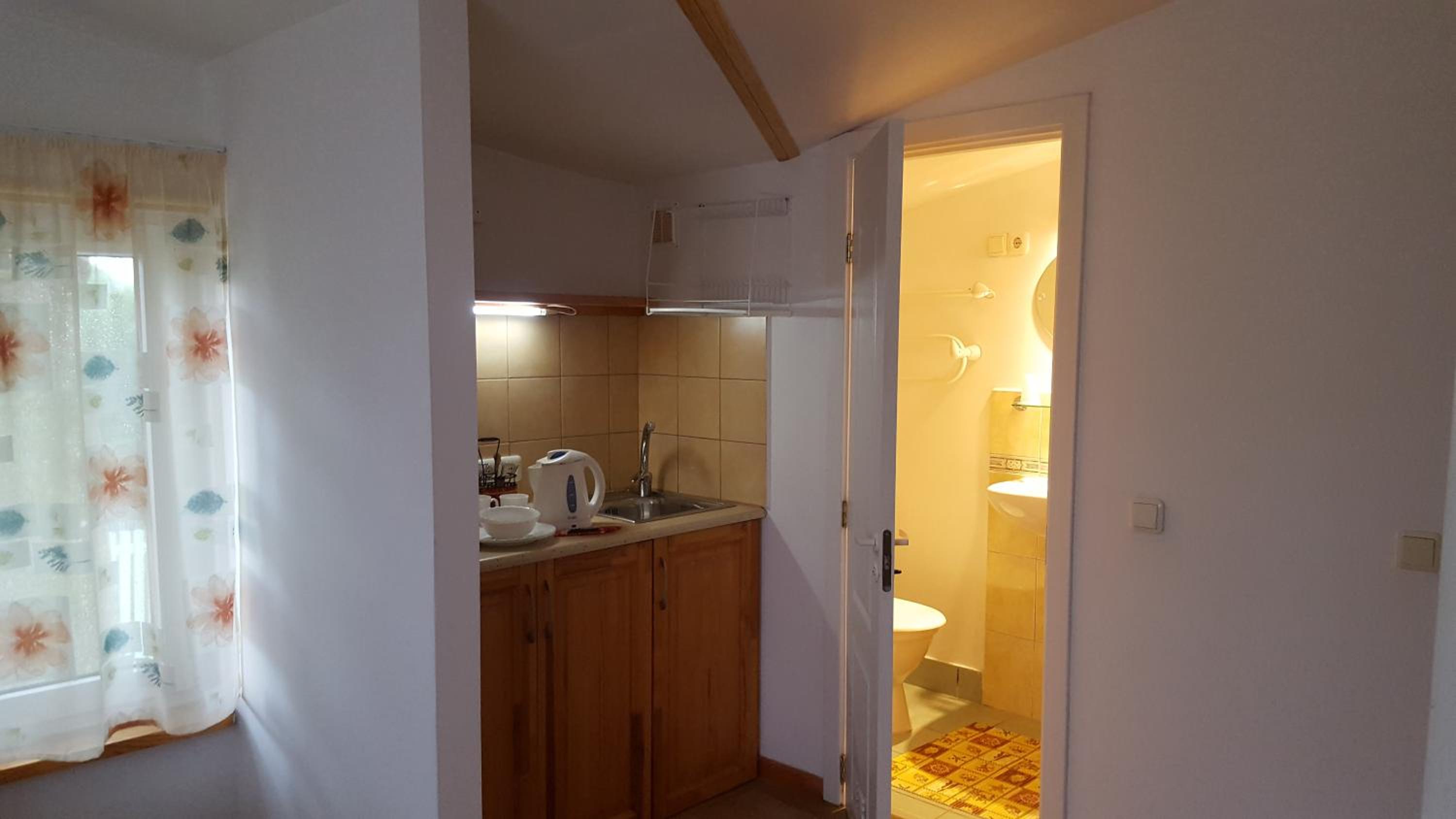 Twin Room - Photo 7