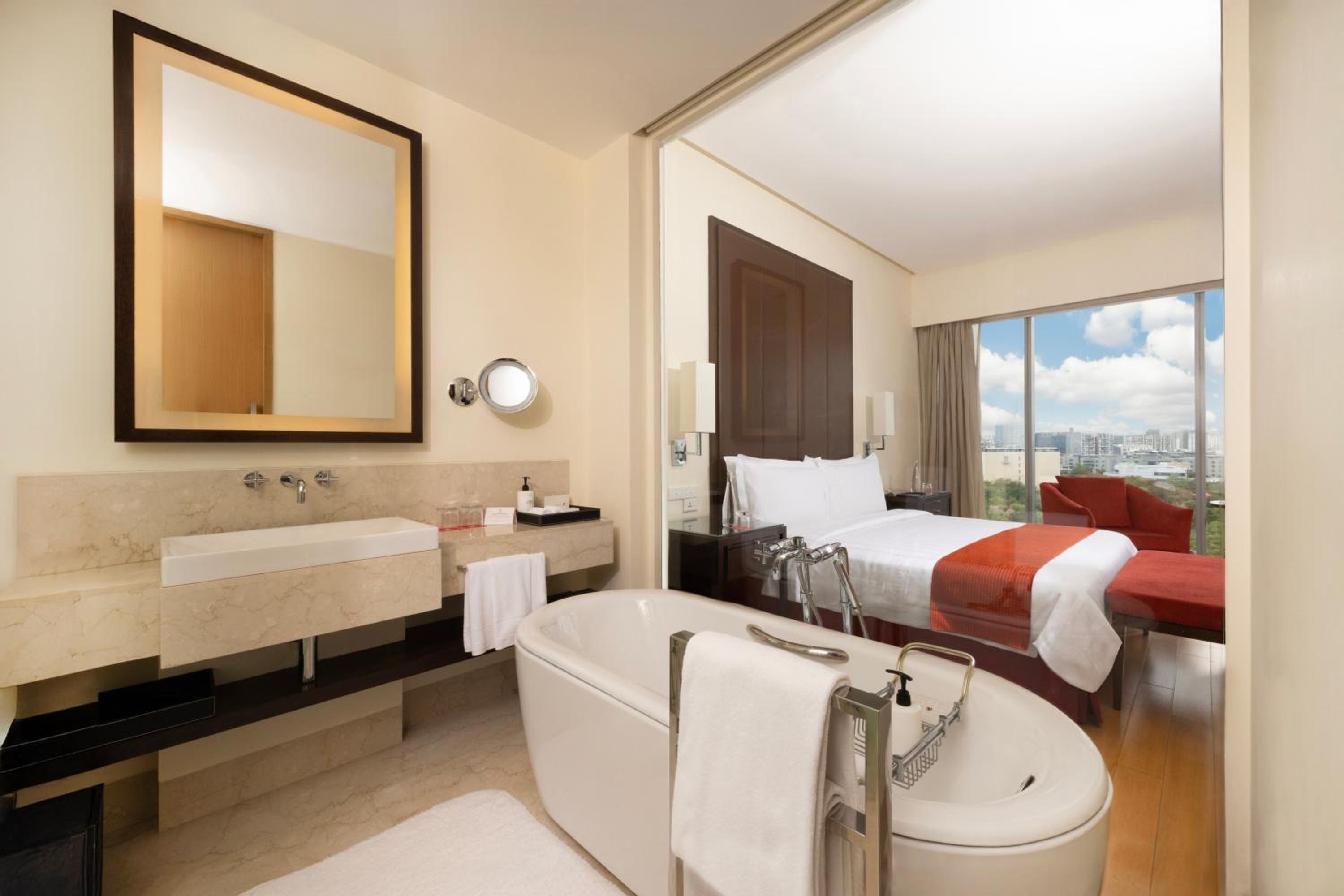 Premier Room king bed - Photo 7