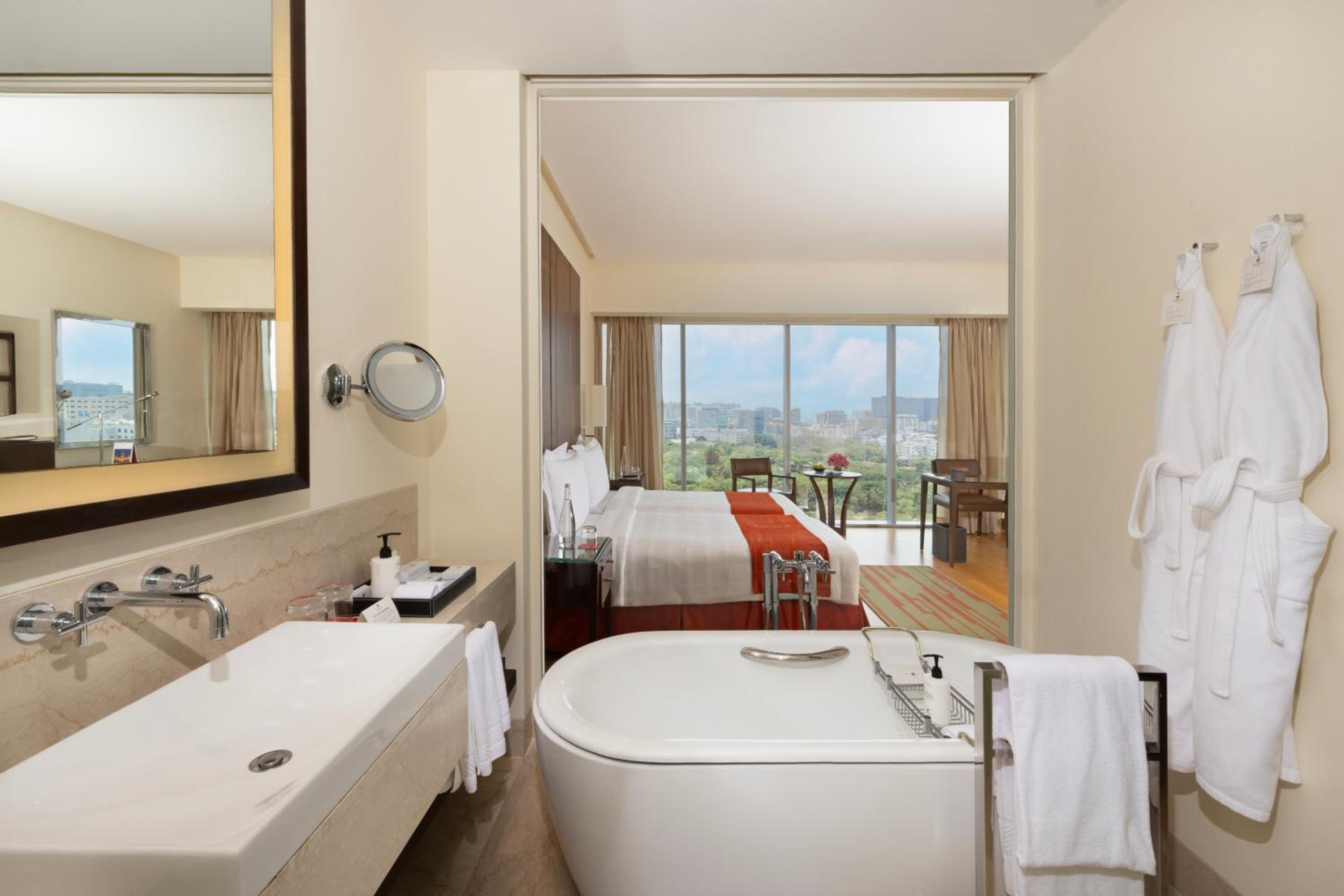 Premier Room Twin Bed - Photo 4