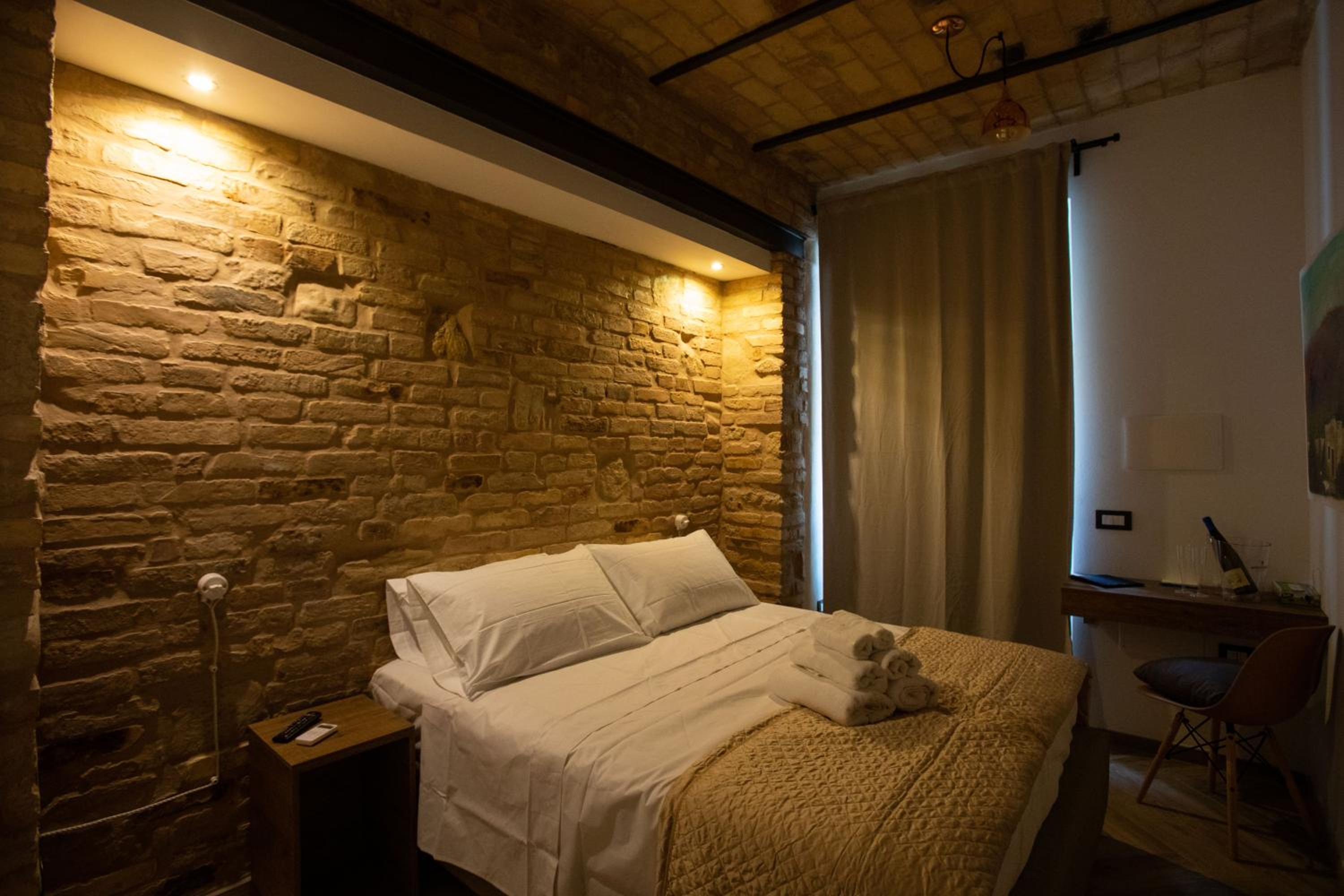 Double Room with Private Bathroom photo 1