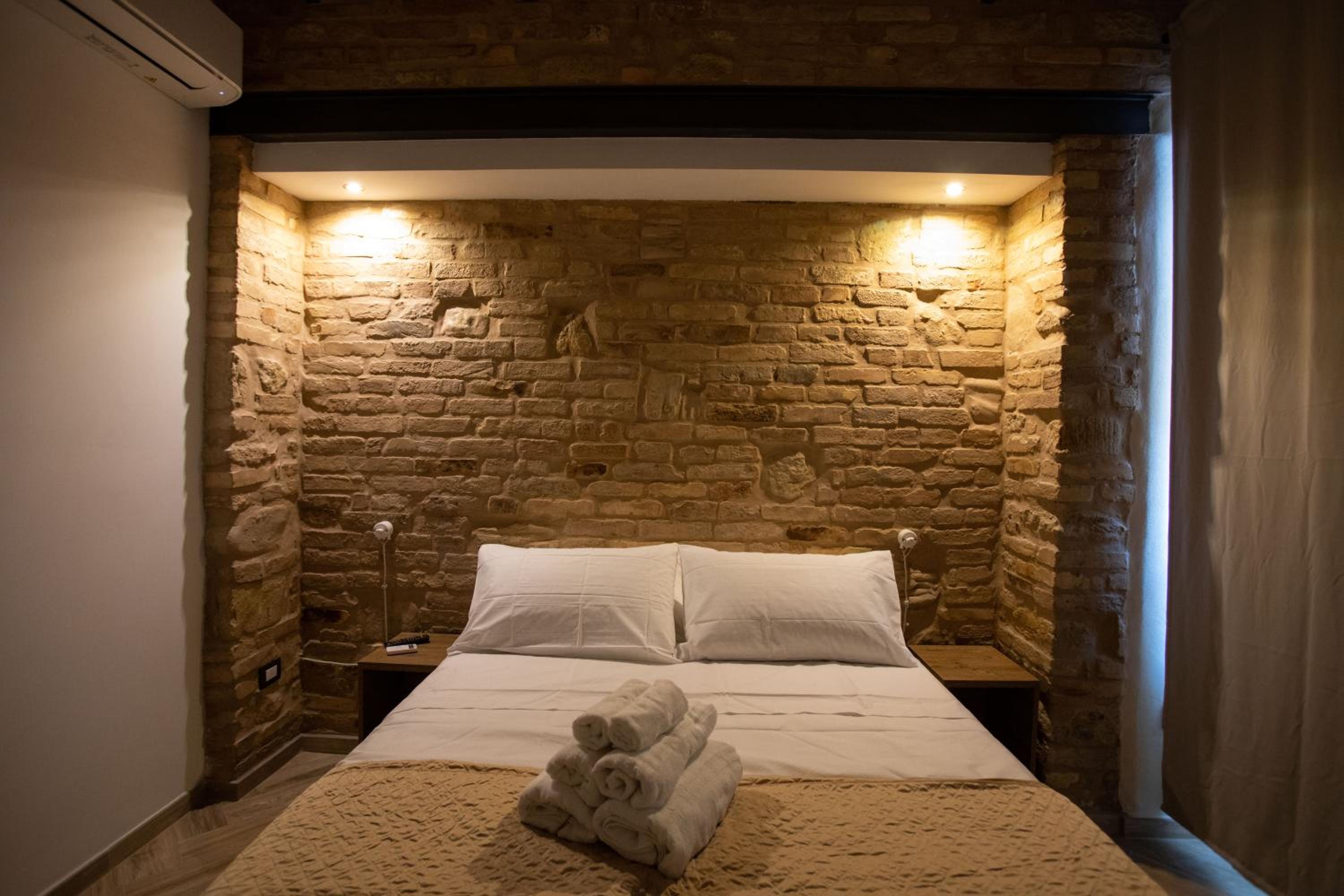 Double Room with Private Bathroom photo 3