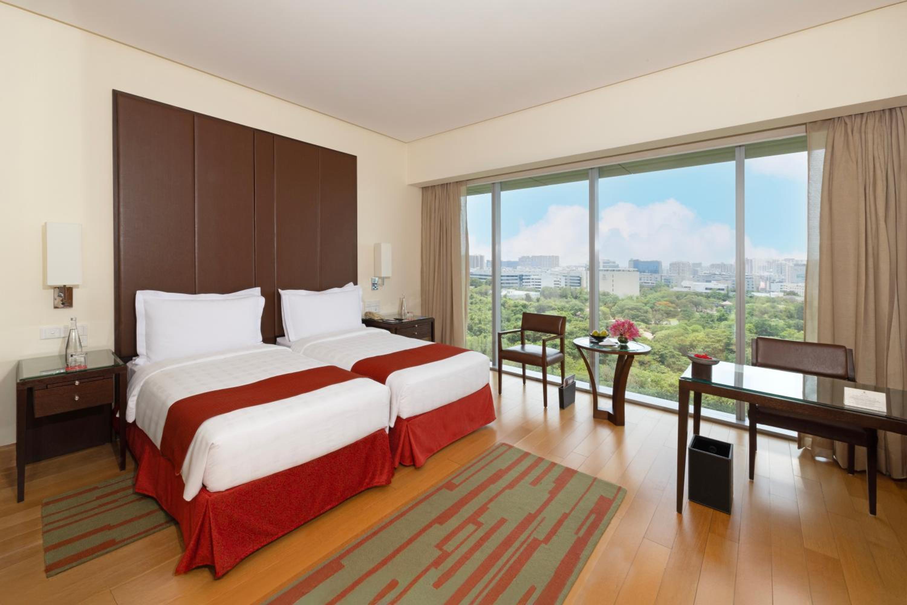 Premier Room Twin Bed - Photo 5