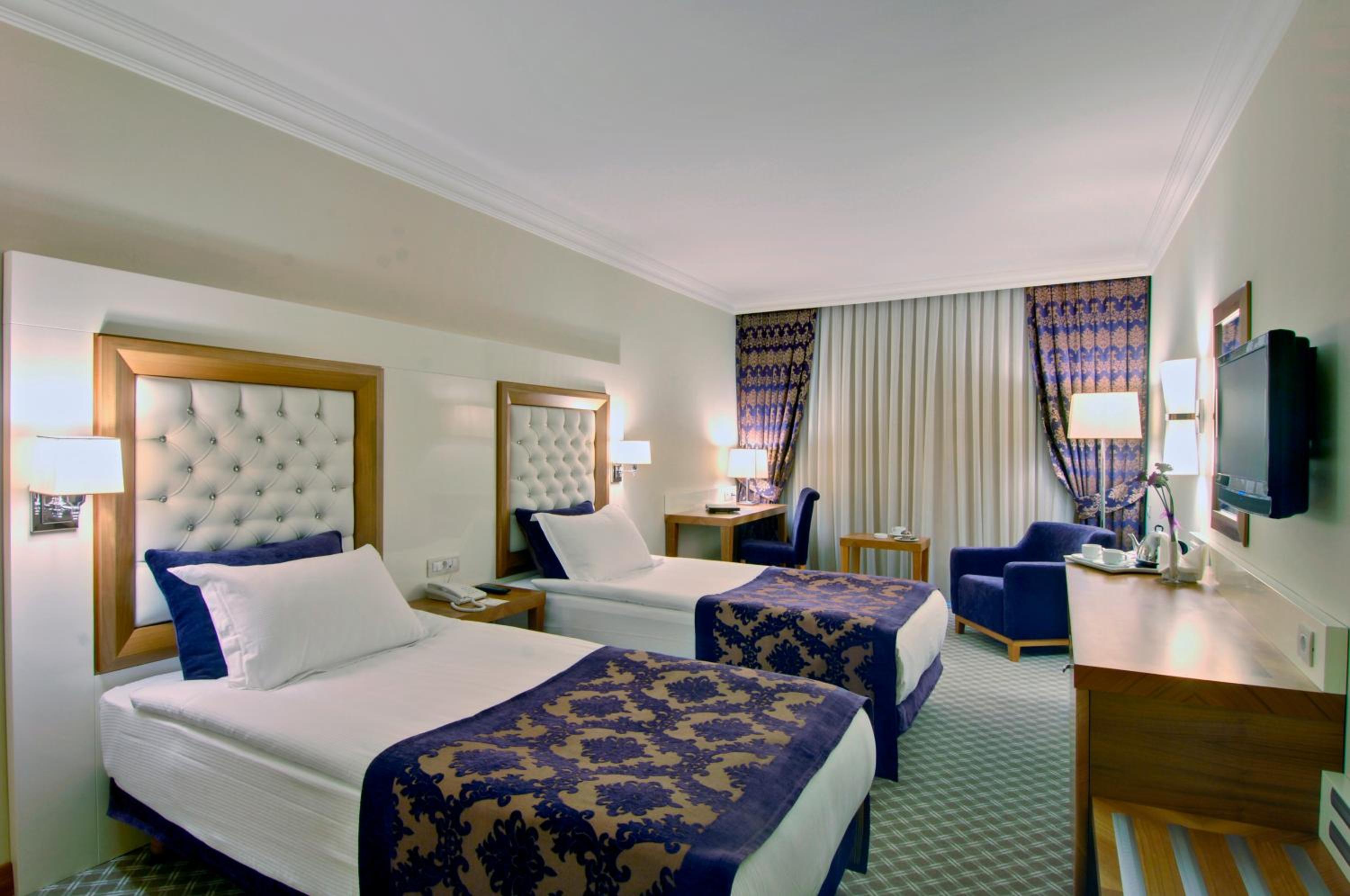 Standard Twin Room - Photo 1