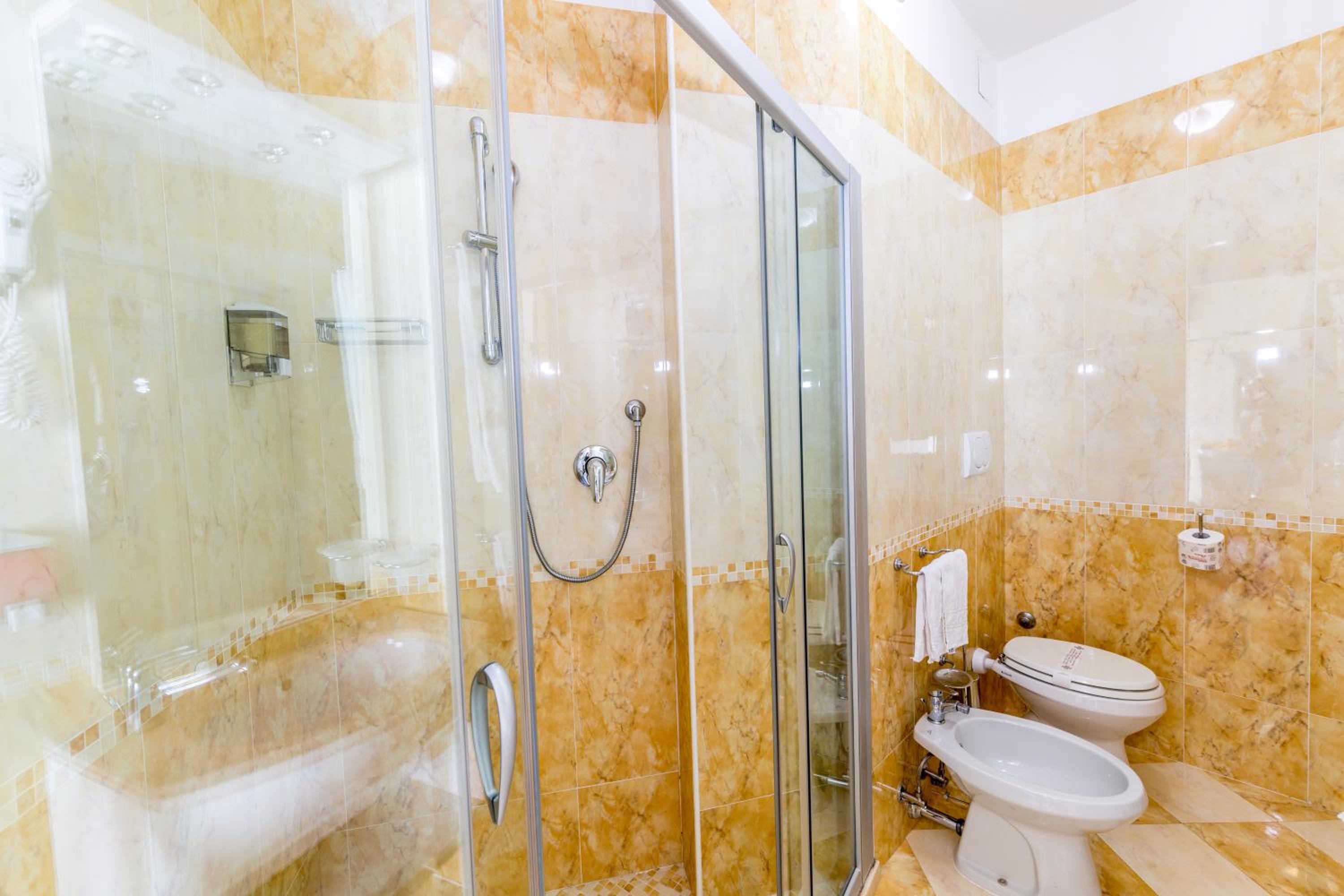 Double or Twin Room with Balcony photo 3