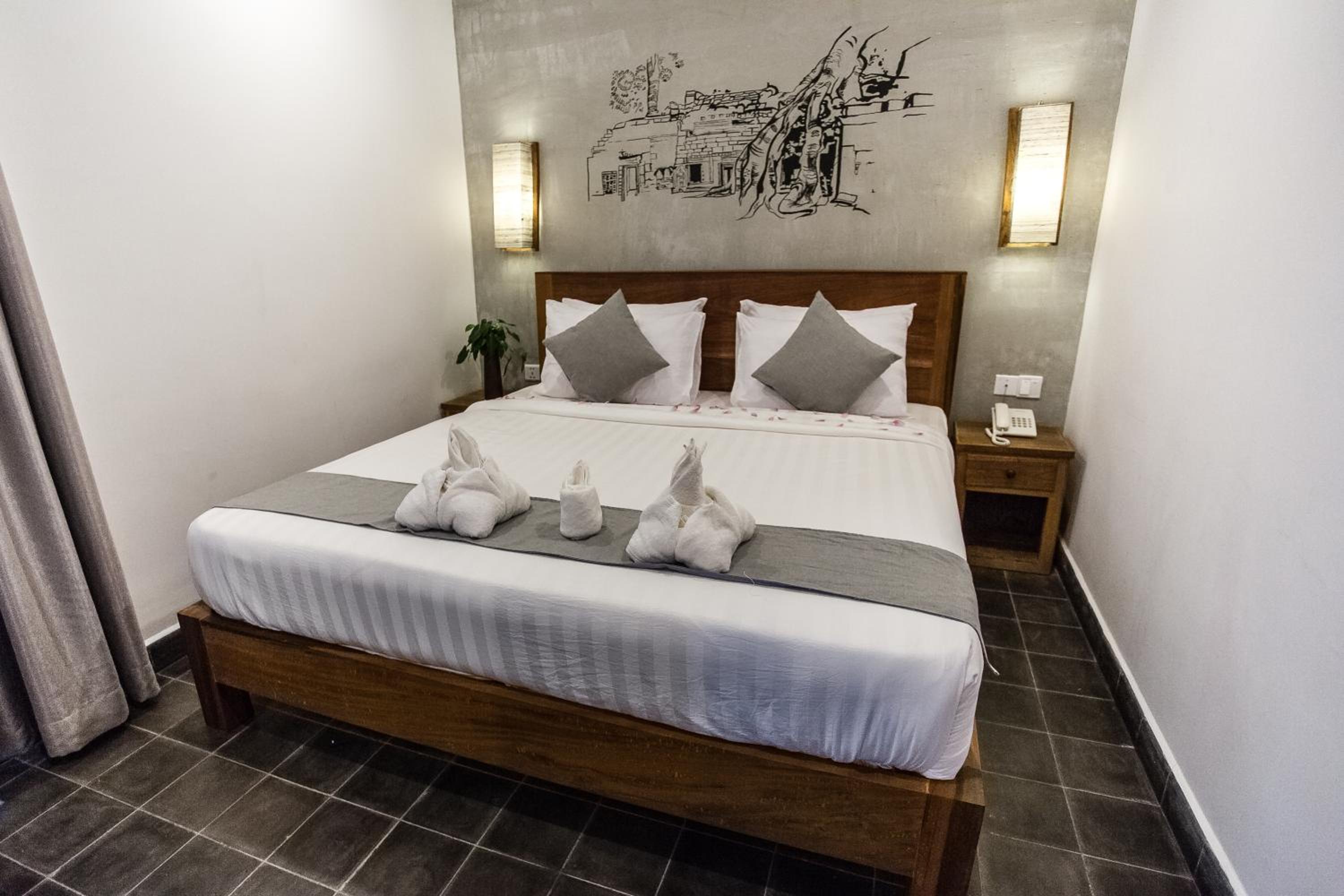 Deluxe Double Room With Balcony - Photo 9