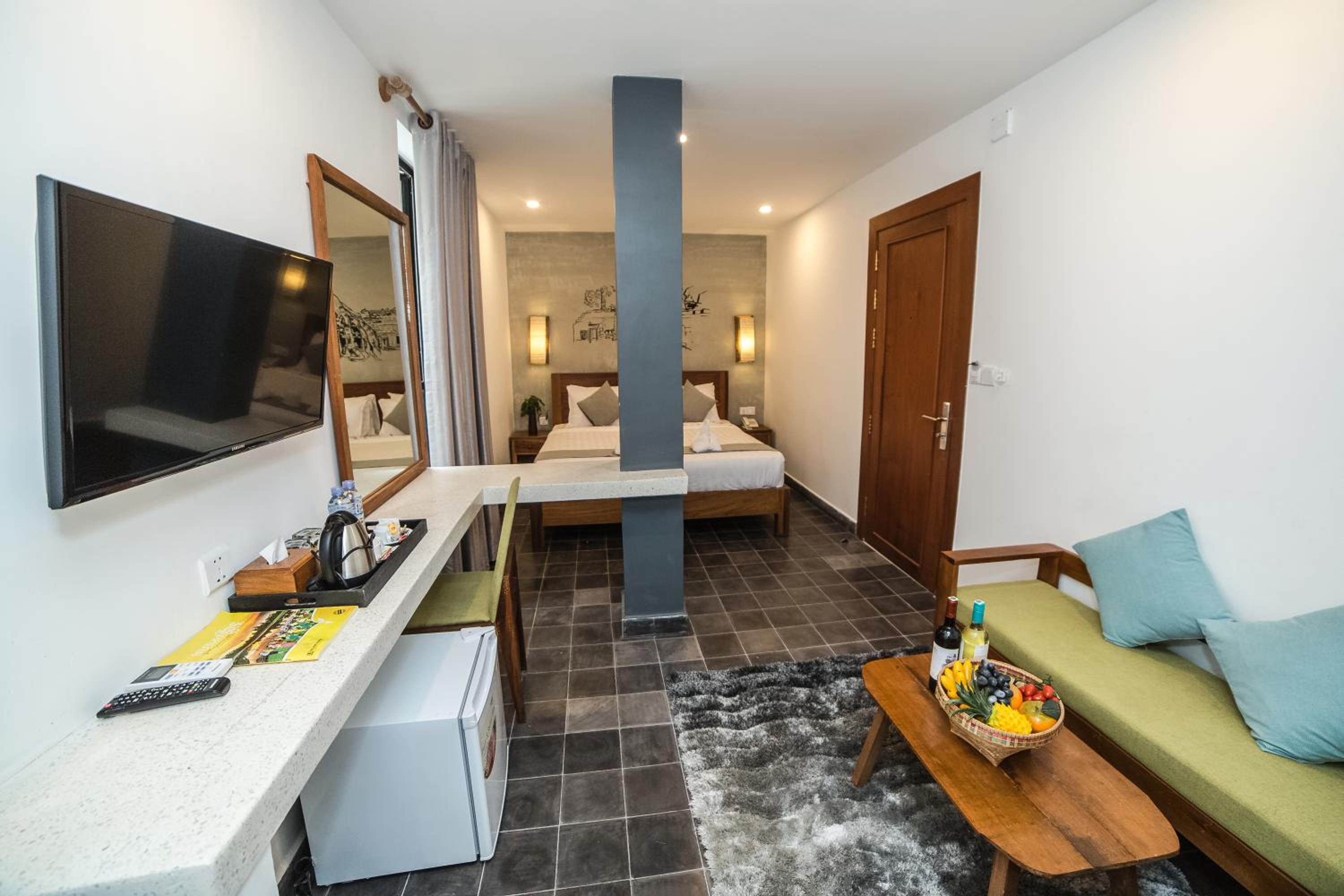 Deluxe King Suite - Photo 1