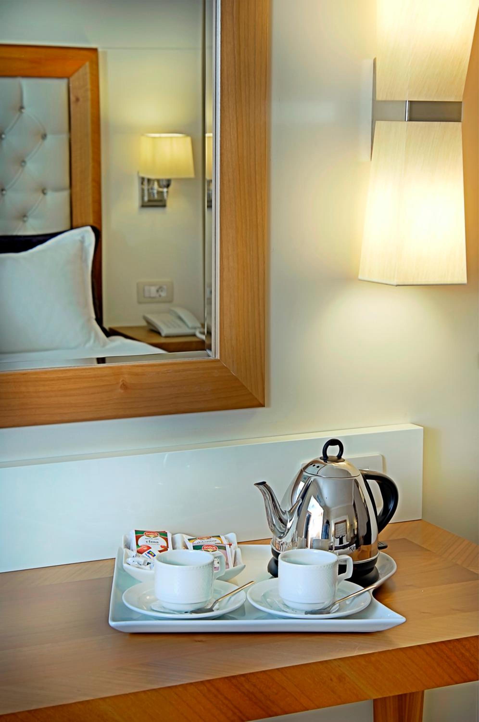 Standard Twin Room - Photo 9