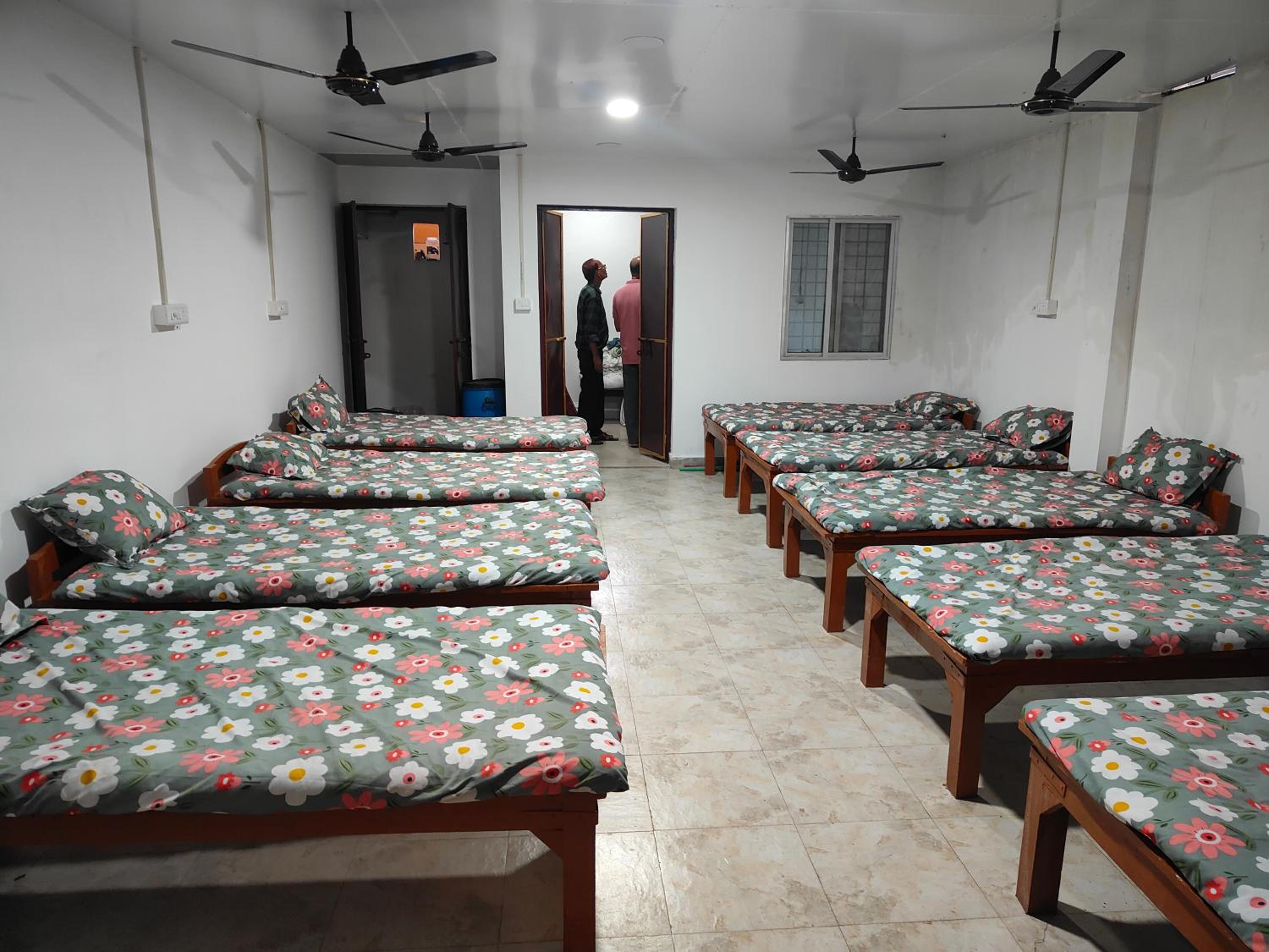 Single Bed in Mixed Dormitory Room