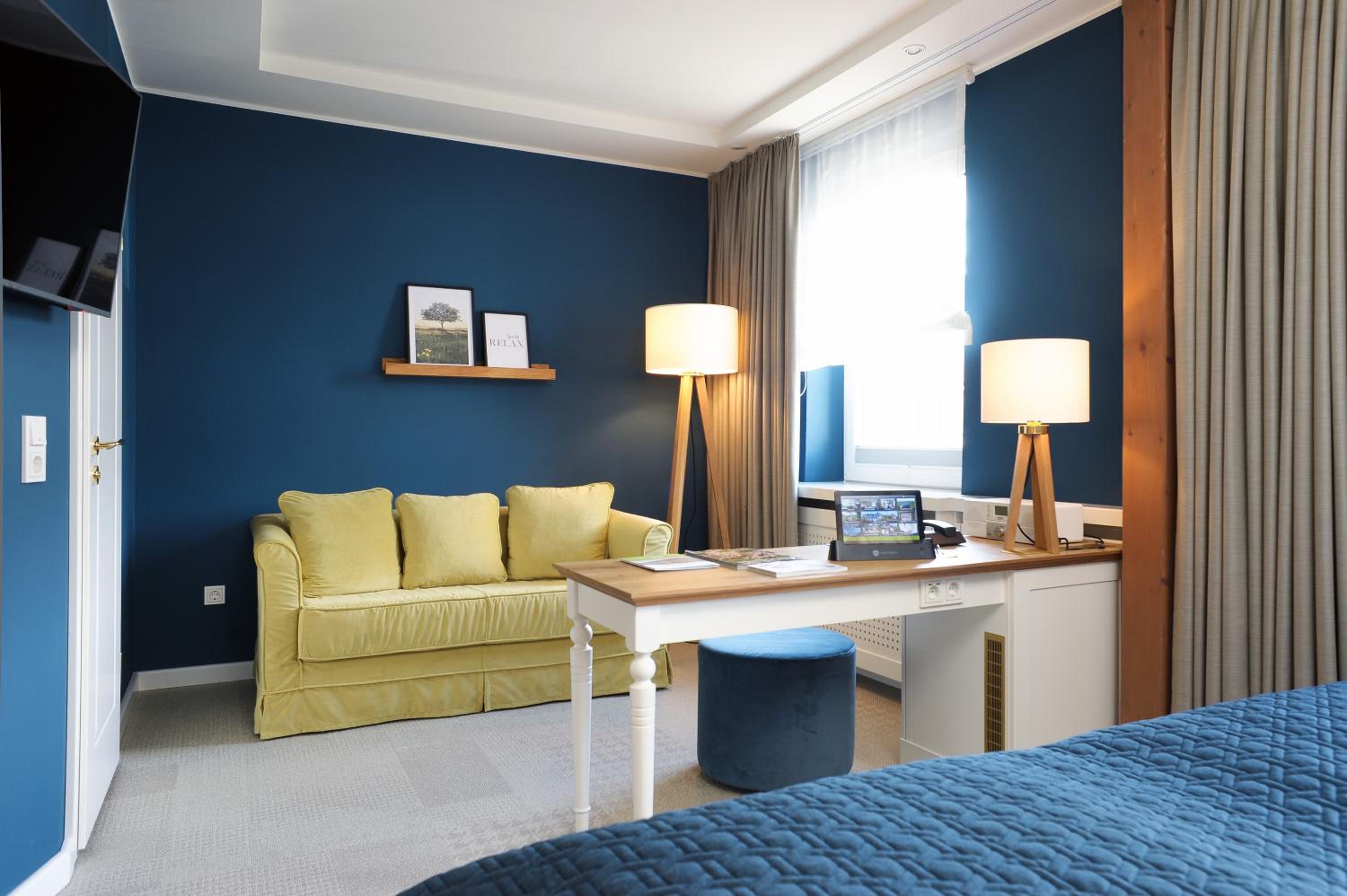 Queen Room photo 2