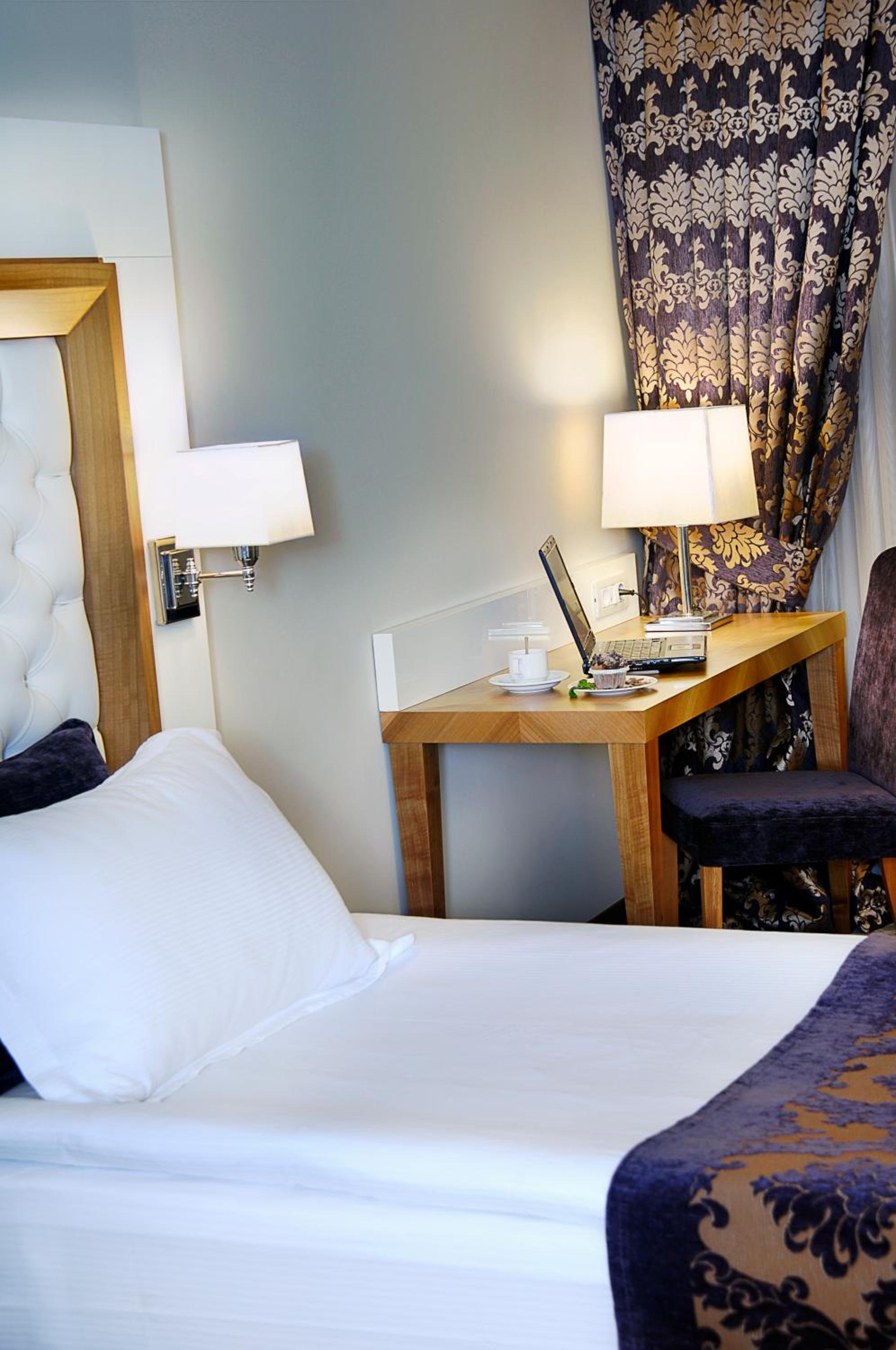 Standard Twin Room - Photo 6