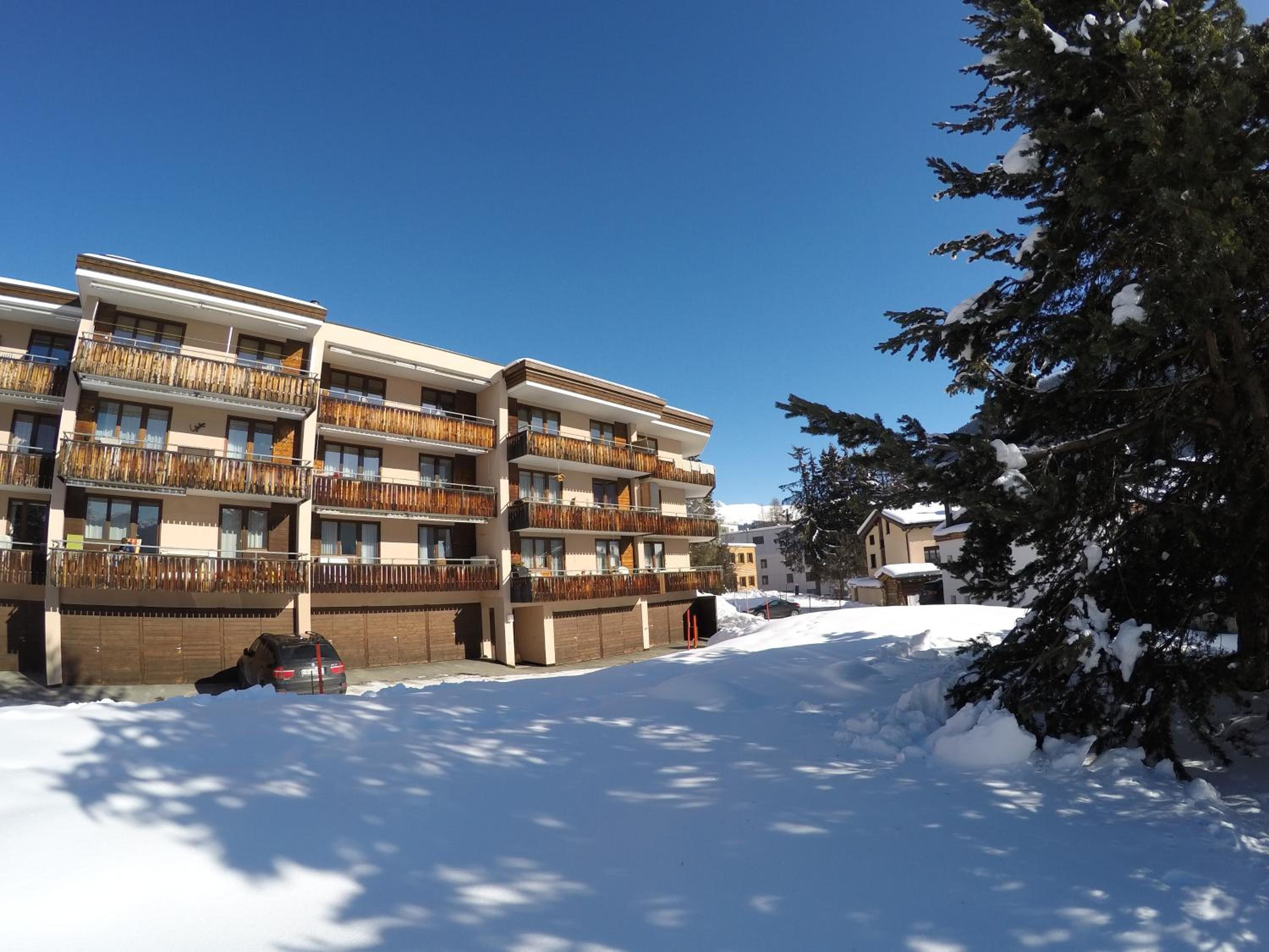 Three-Bedroom Apartment with Balcony photo 3