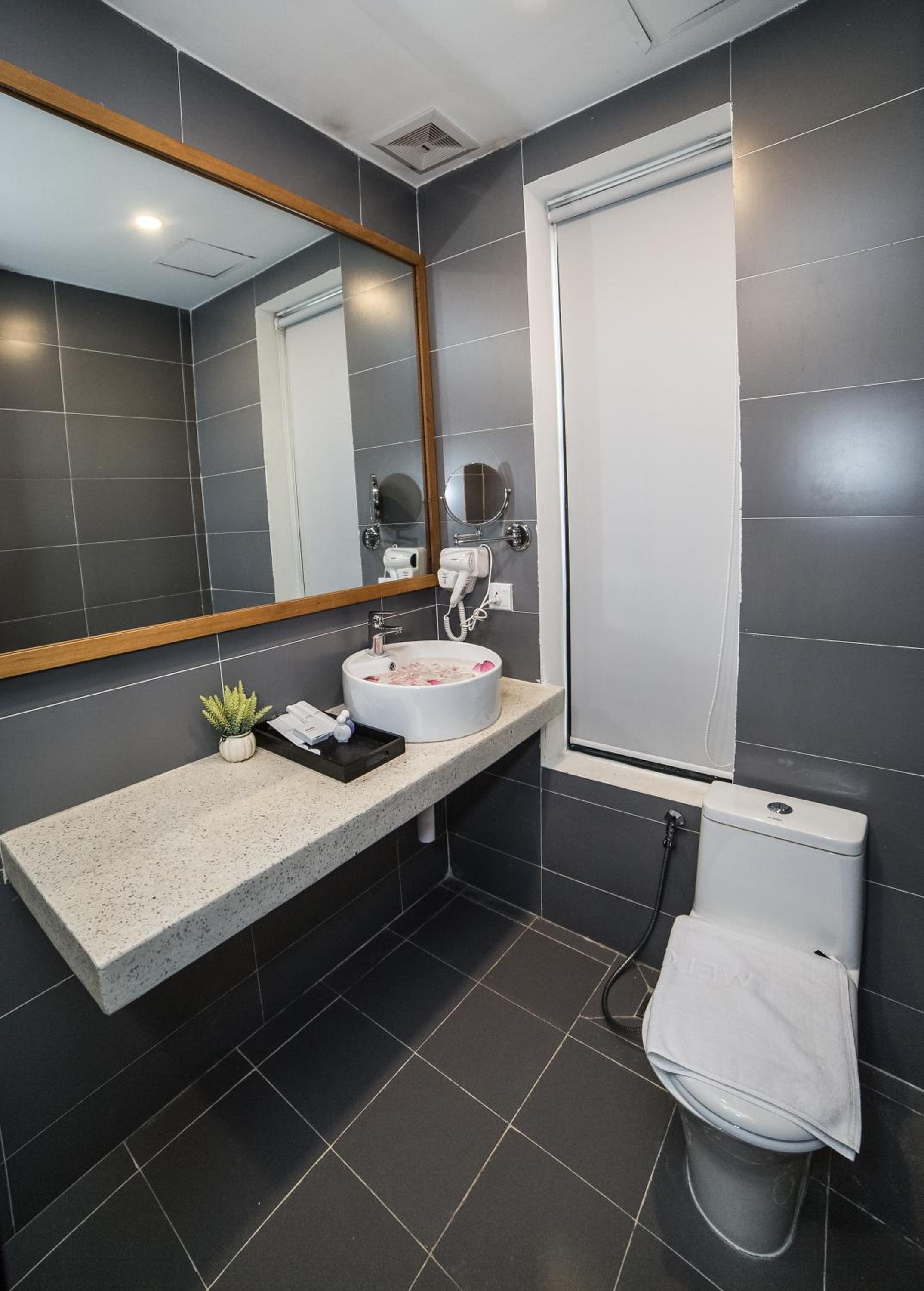 Deluxe Double Room With Balcony - Photo 6
