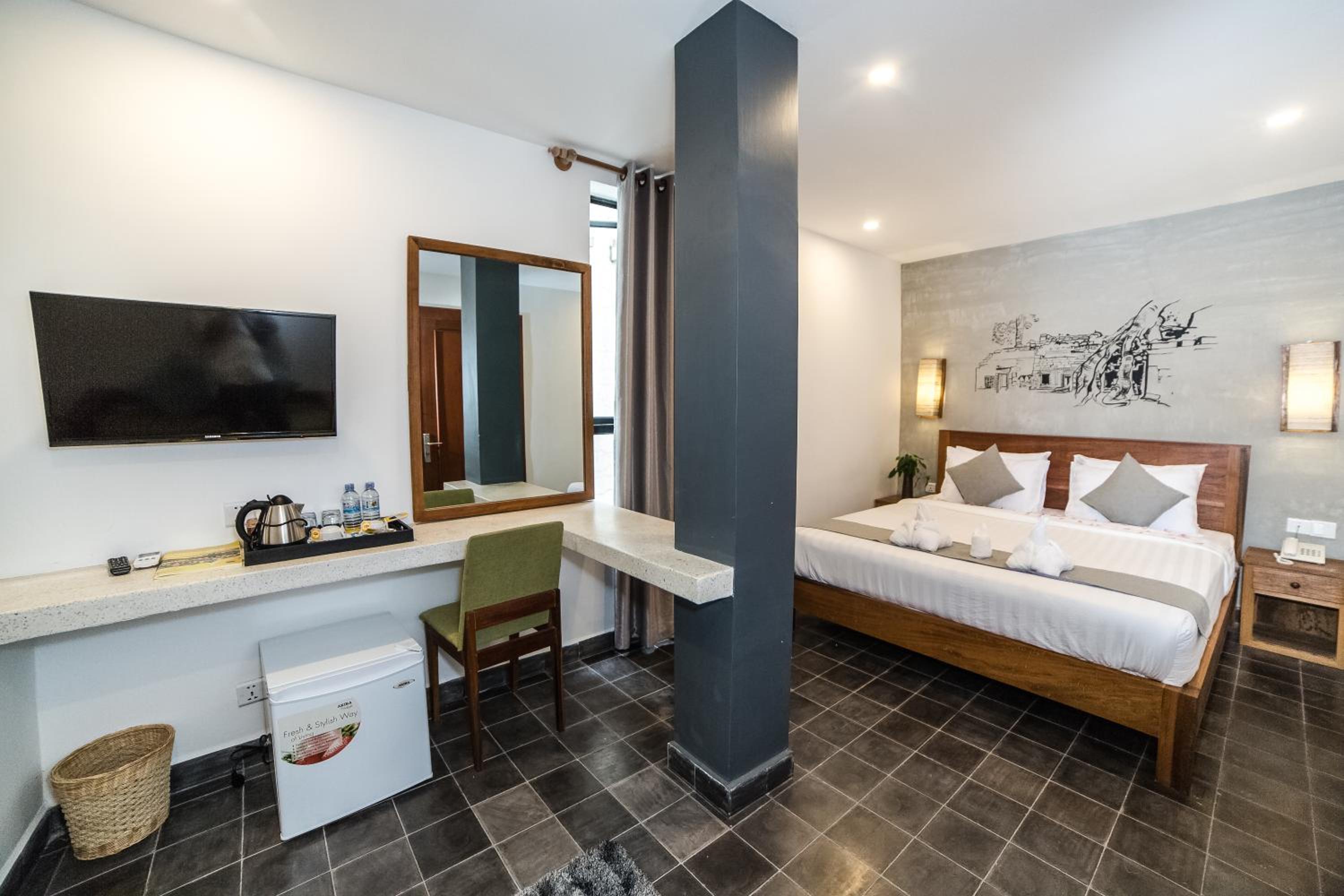 Deluxe Double Room With Balcony - Photo 8