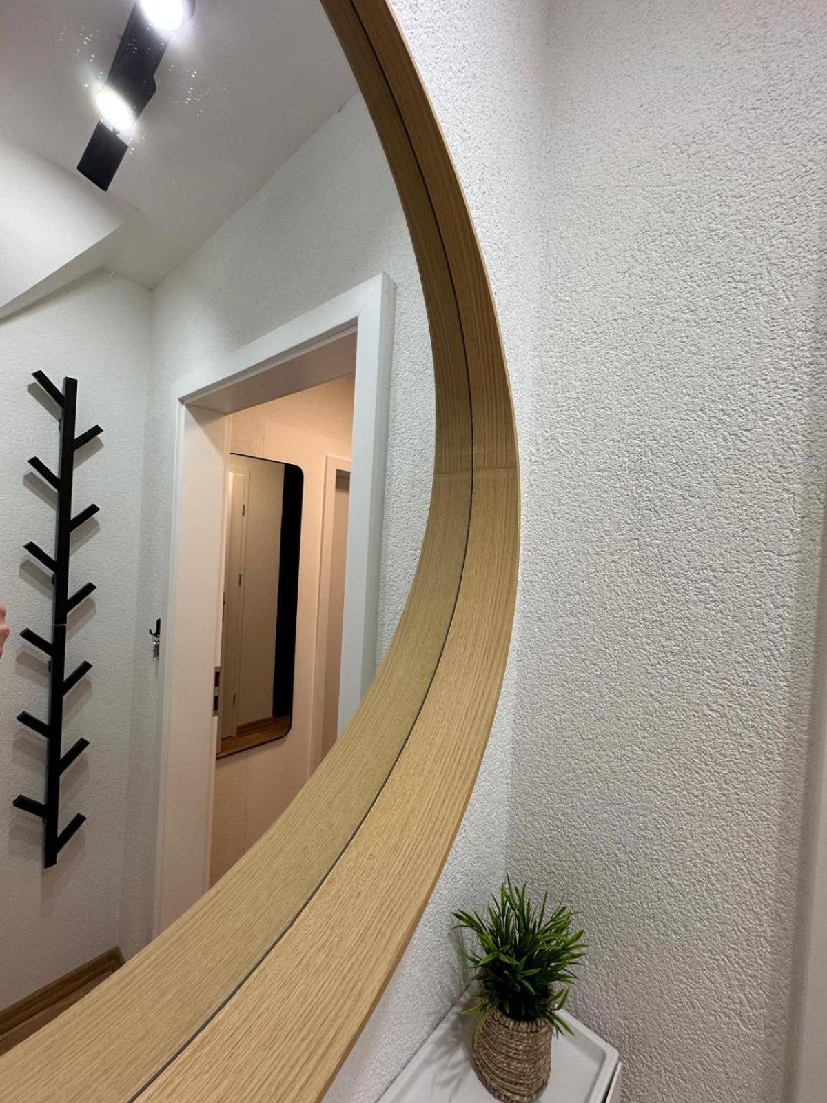 One-Bedroom Apartment with Balcony and Mountain View photo 1