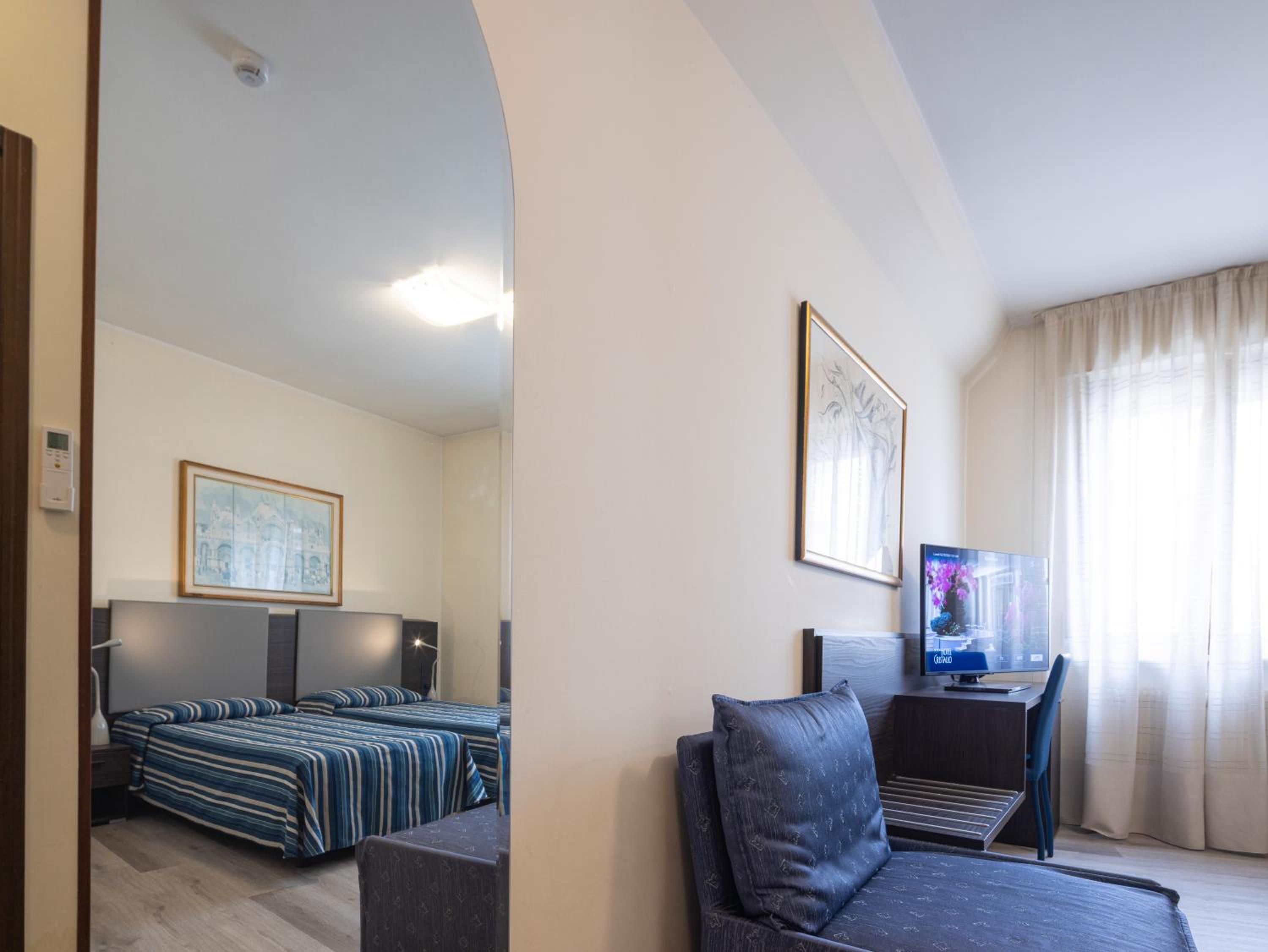 Twin Room - Photo 2