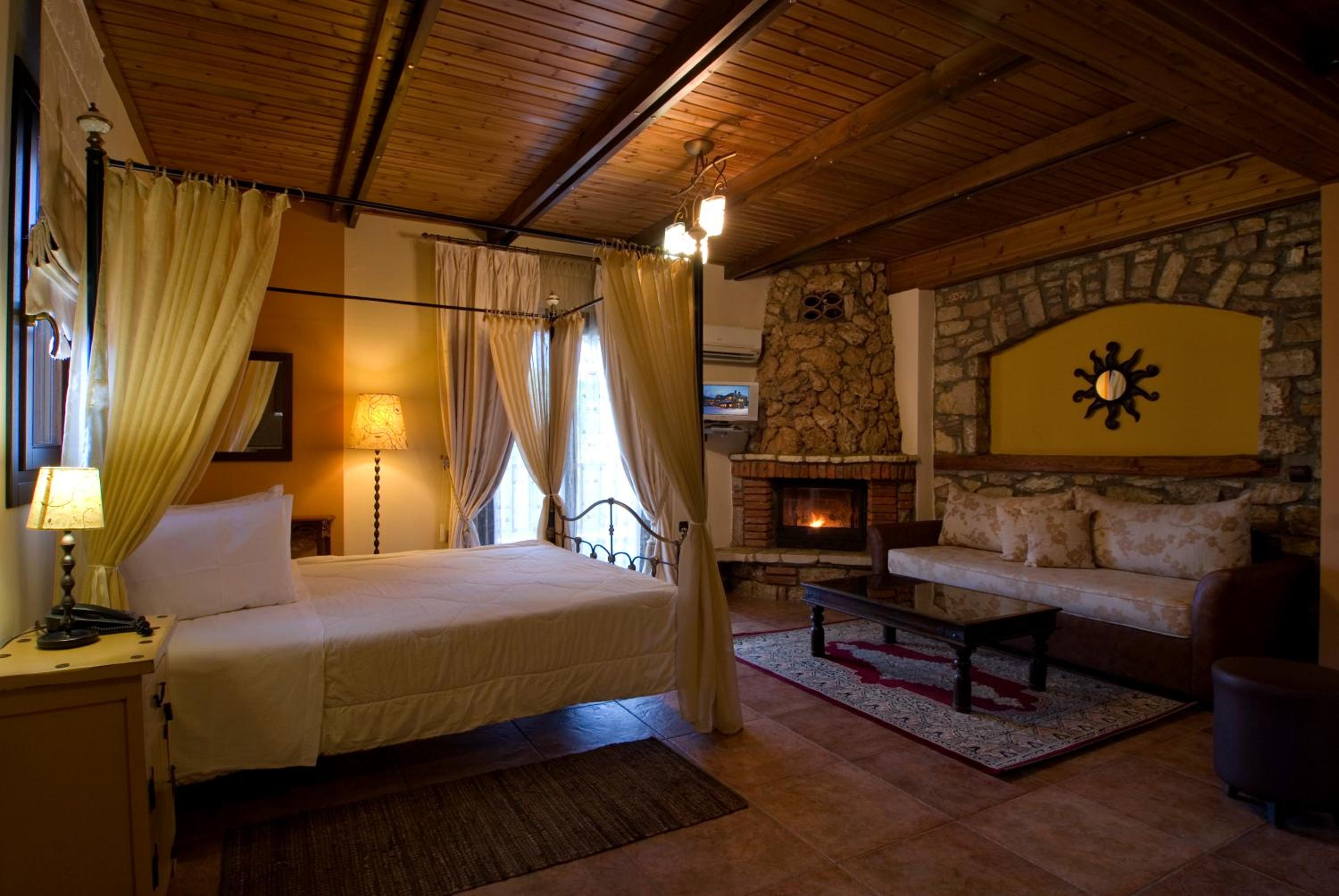 Comfort  Room with Fireplace and Pool View