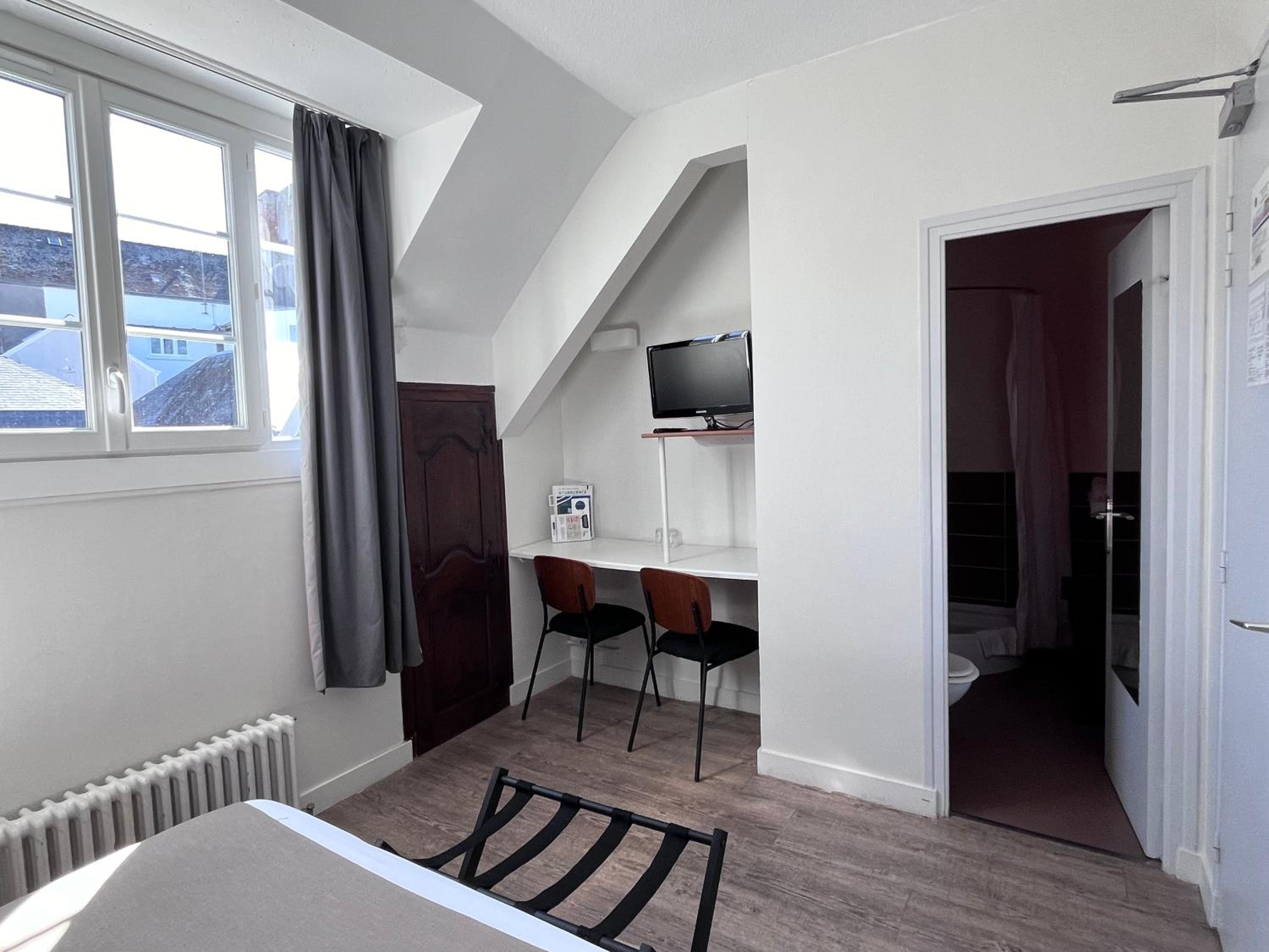 Double or Twin Room photo 3