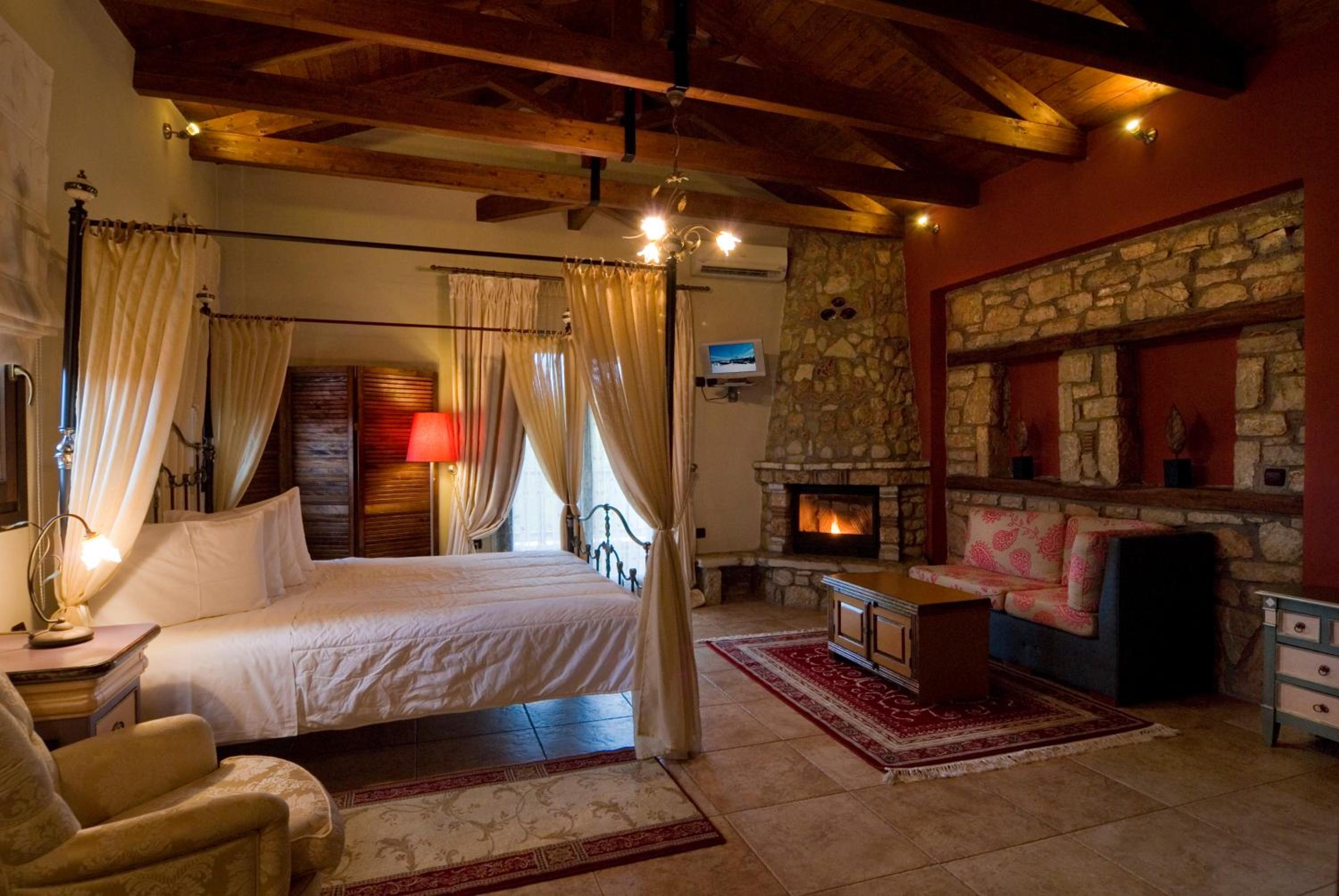 Superior Room with Fireplace and Lake View