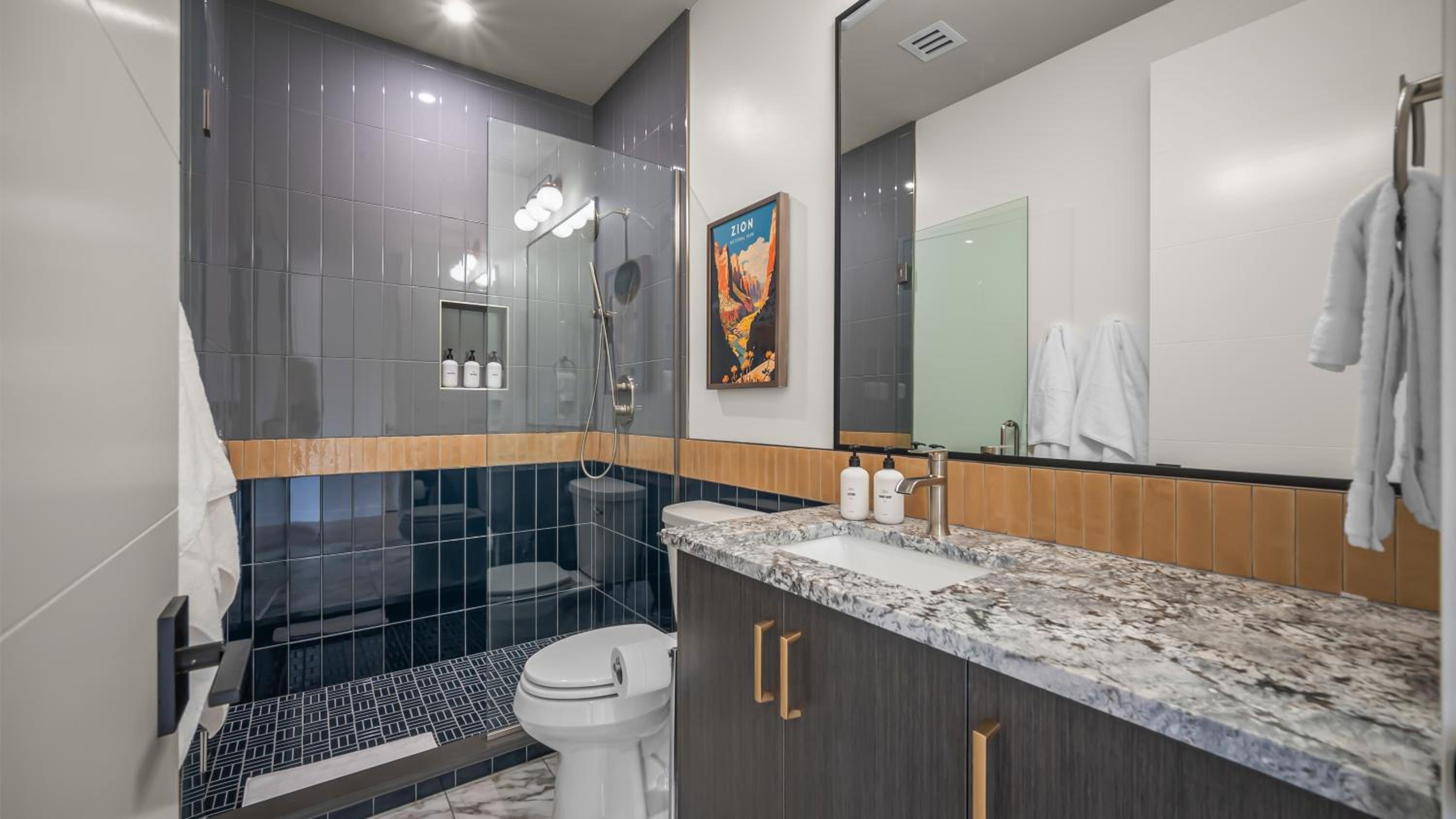 Luxury Villa 2 Bed 2 Bath - Photo 13