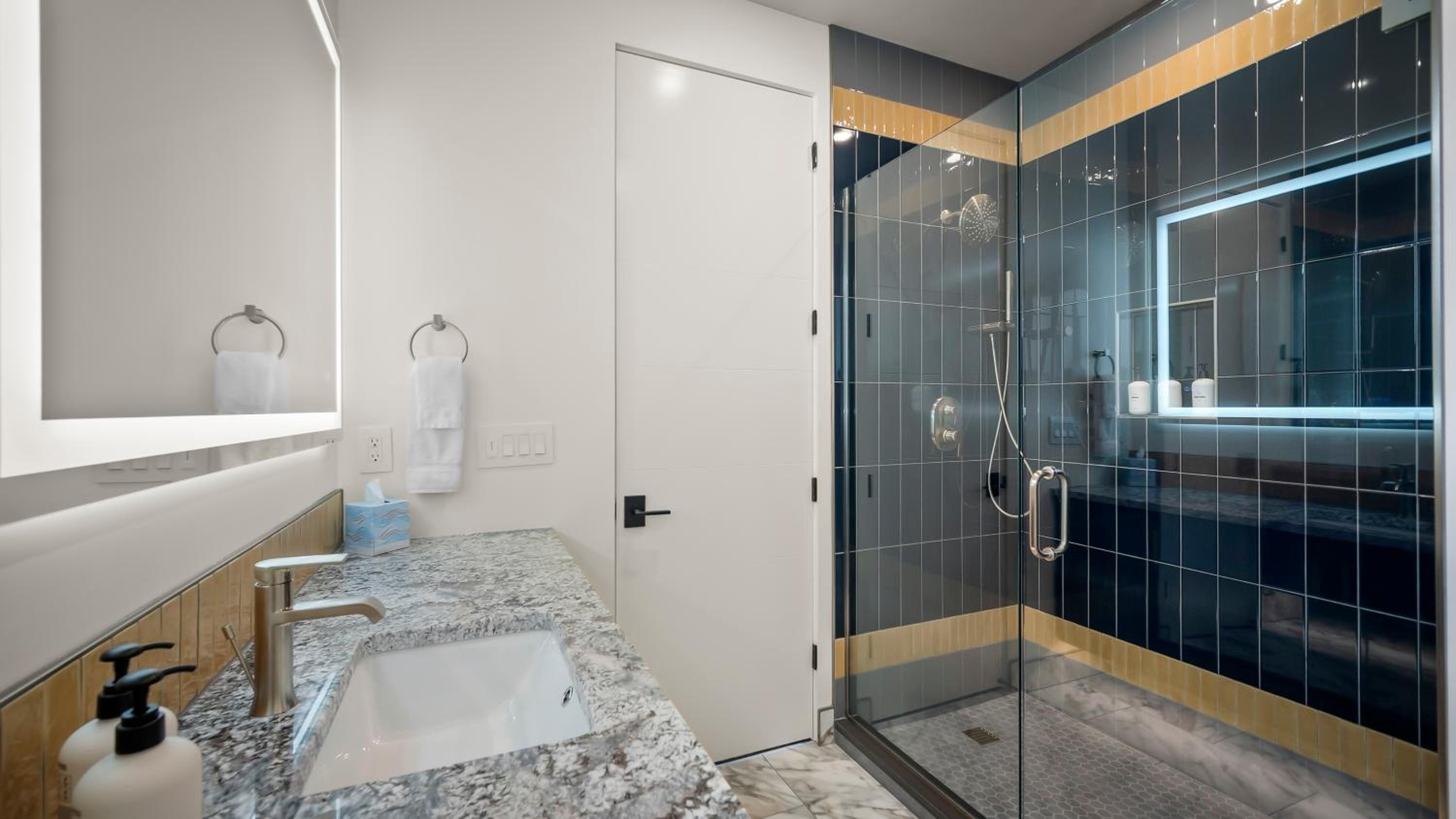Luxury Villa 2 Bed 2 Bath - Photo 15