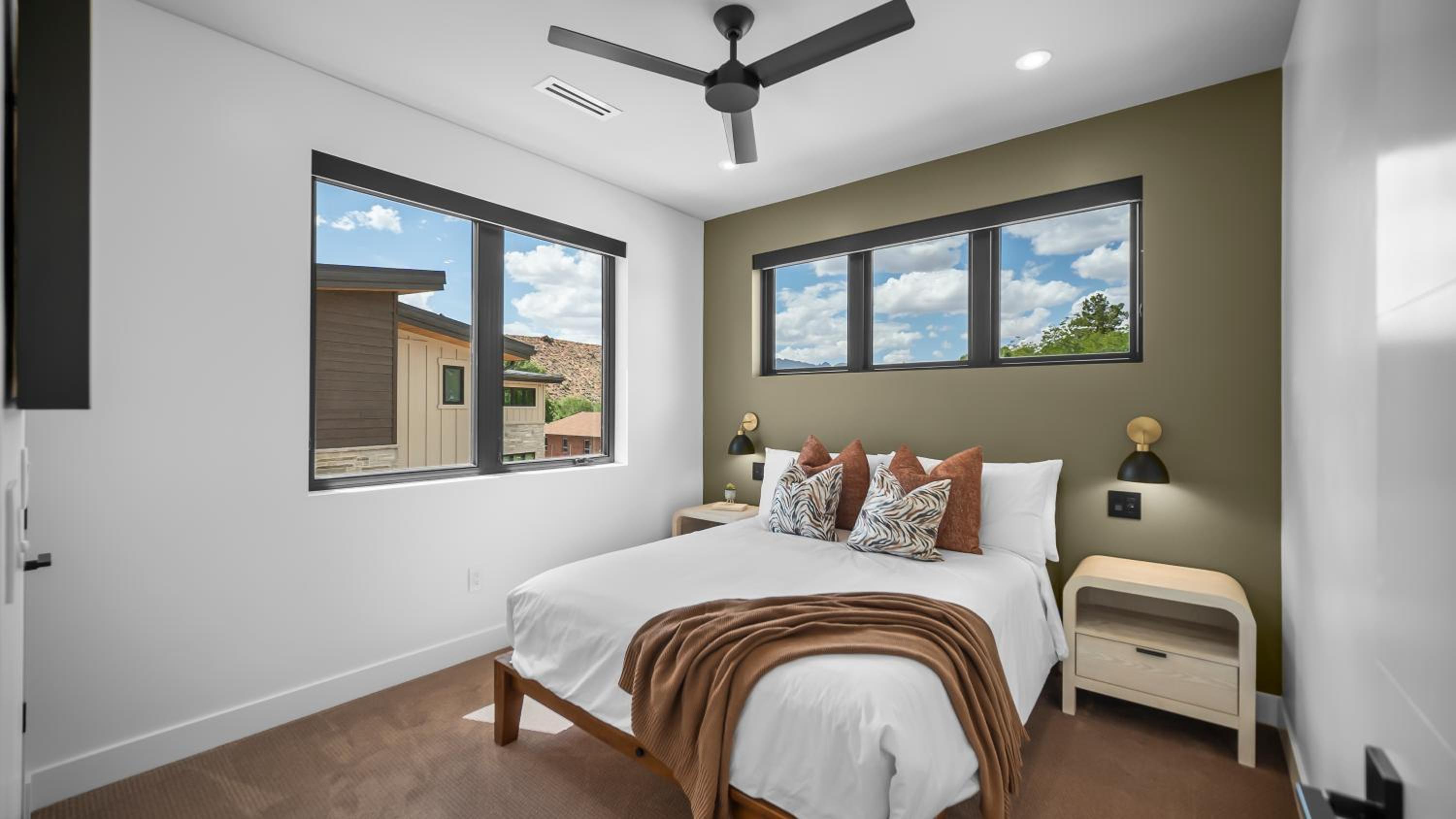 Luxury Villa 2 Bed 1 Bath- Patio