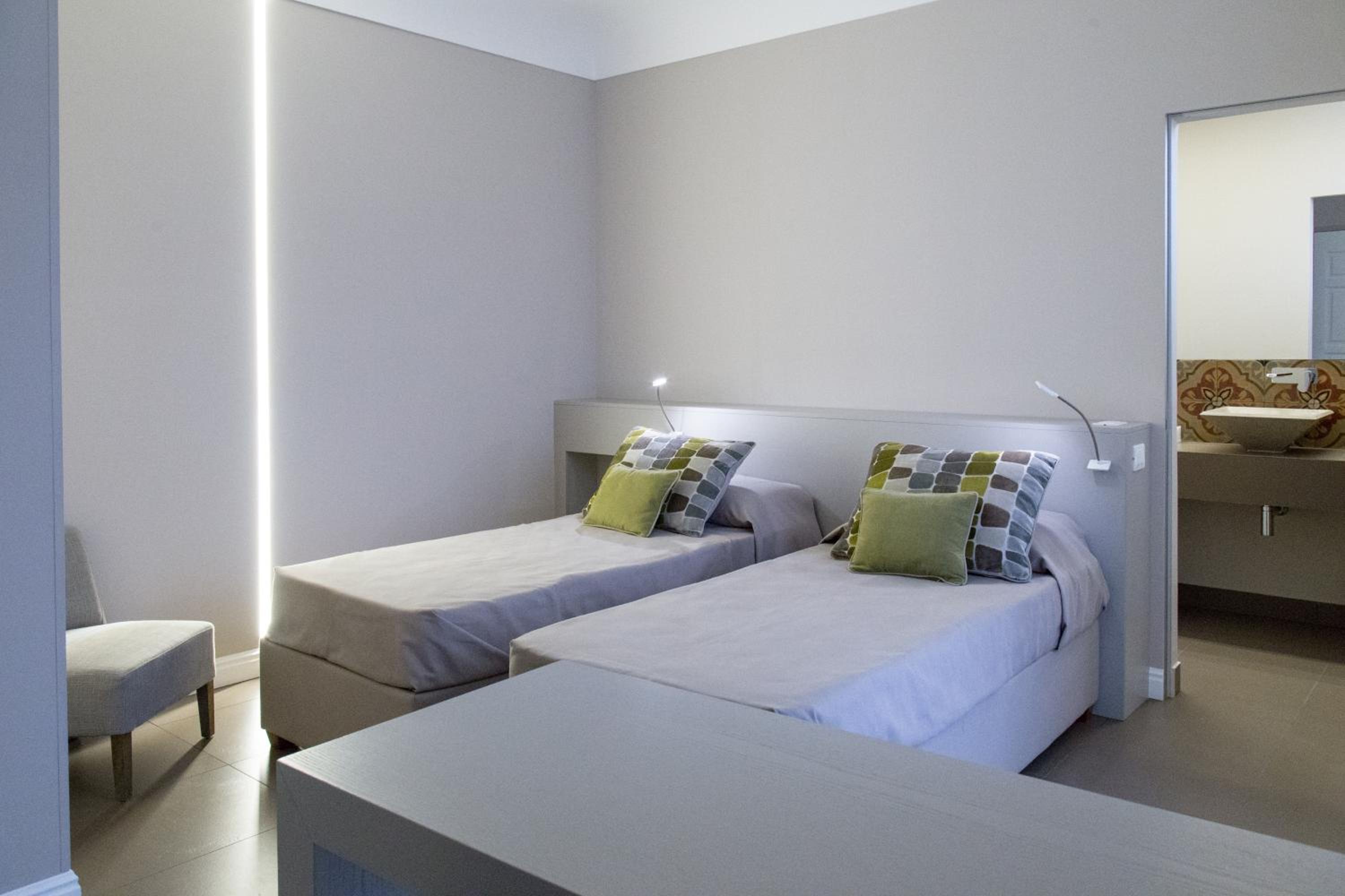 Studio - Separate Beds