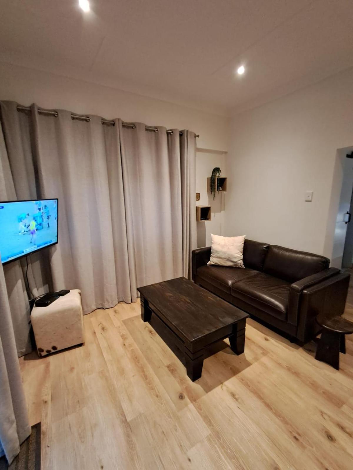 Studio Apartment with One Double Bed photo 3