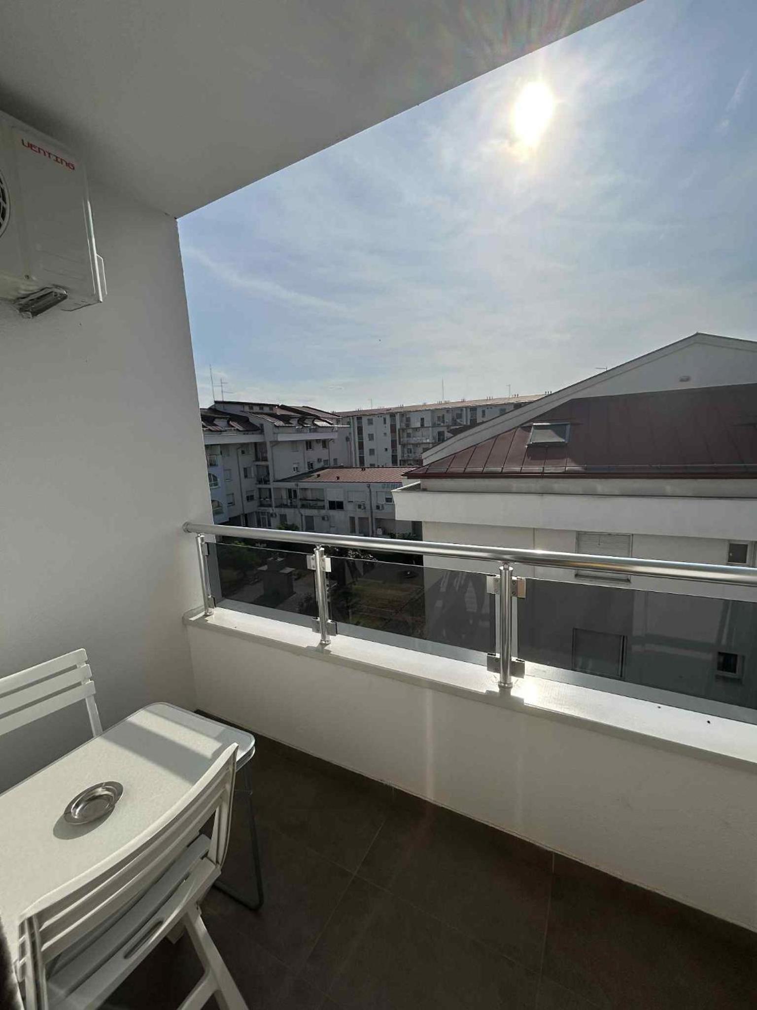 One-Bedroom Apartment with Balcony photo 3