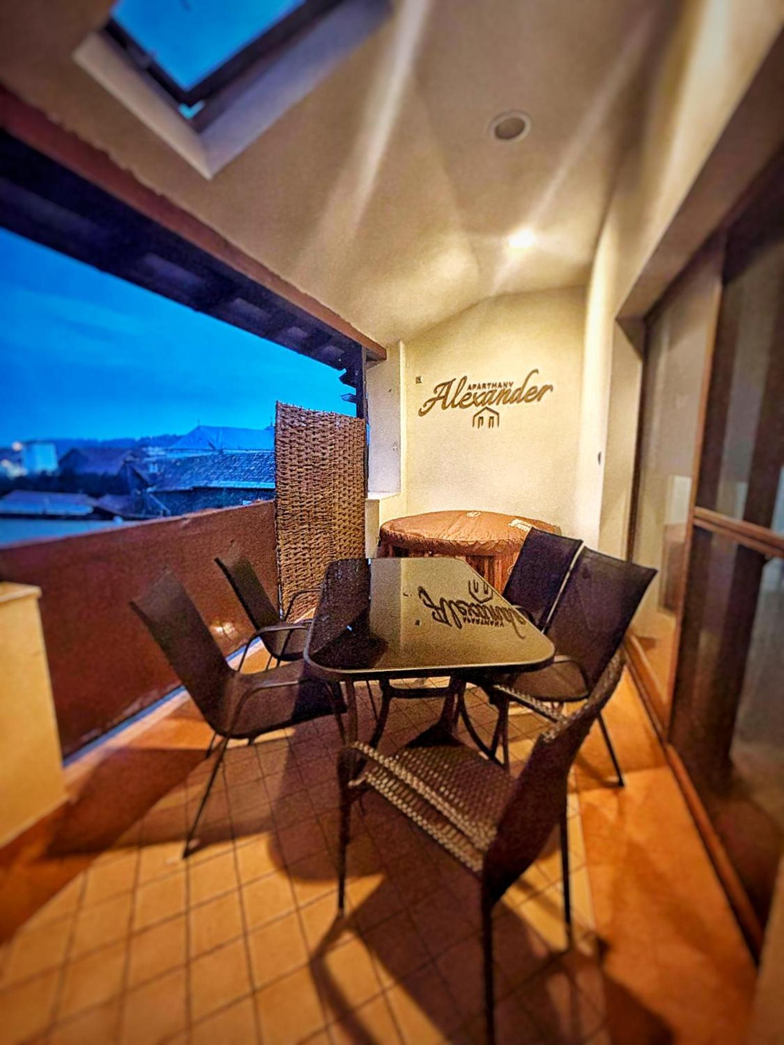 Three-Bedroom Deluxe Apartment - Photo 9