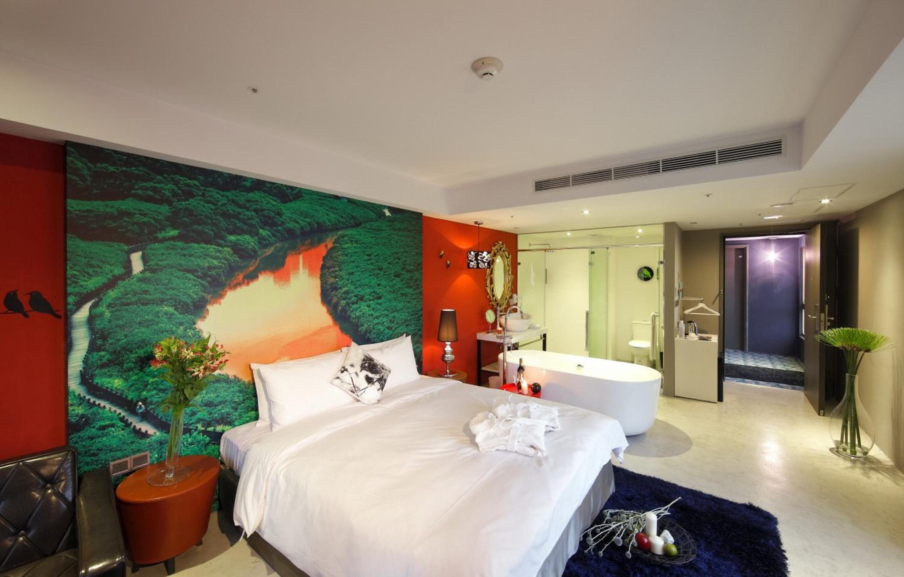 Deluxe Queen Room