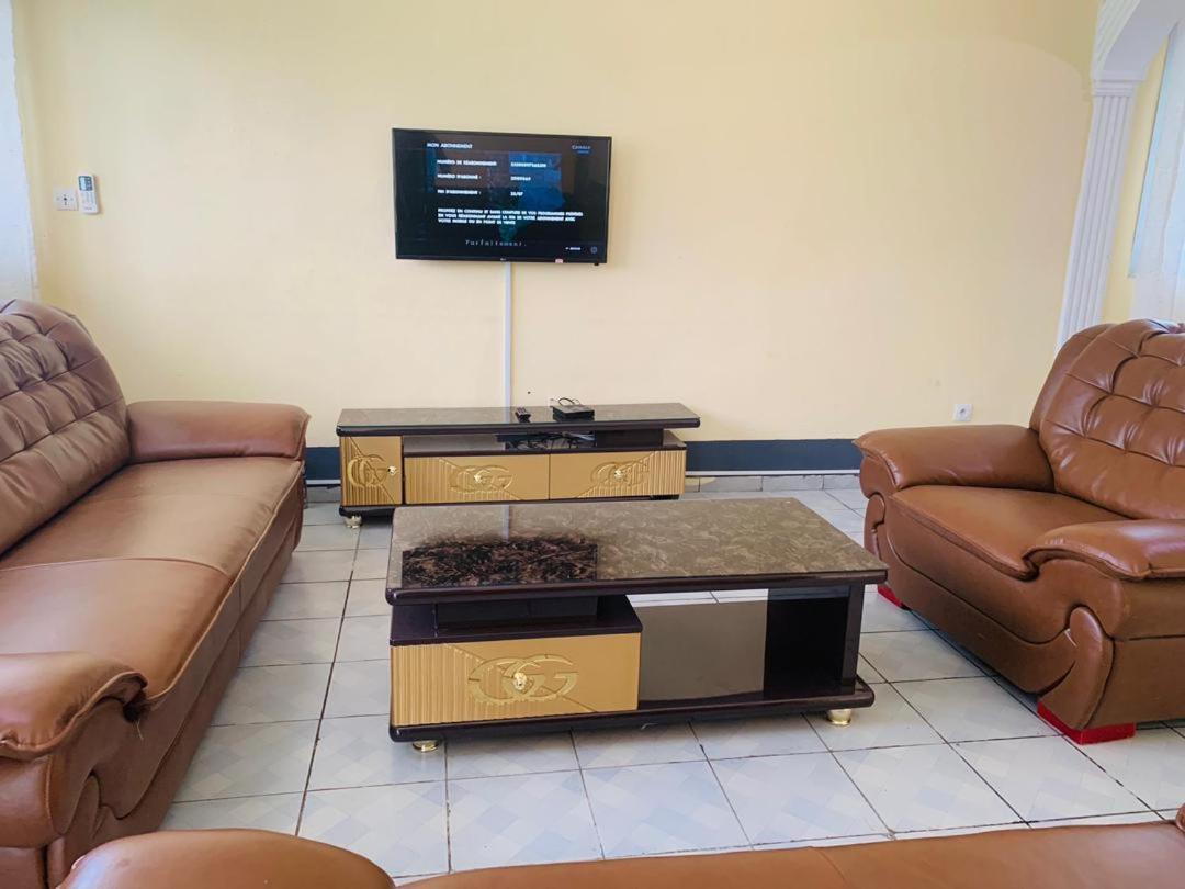 Four-Bedroom Apartment with Balcony photo 1