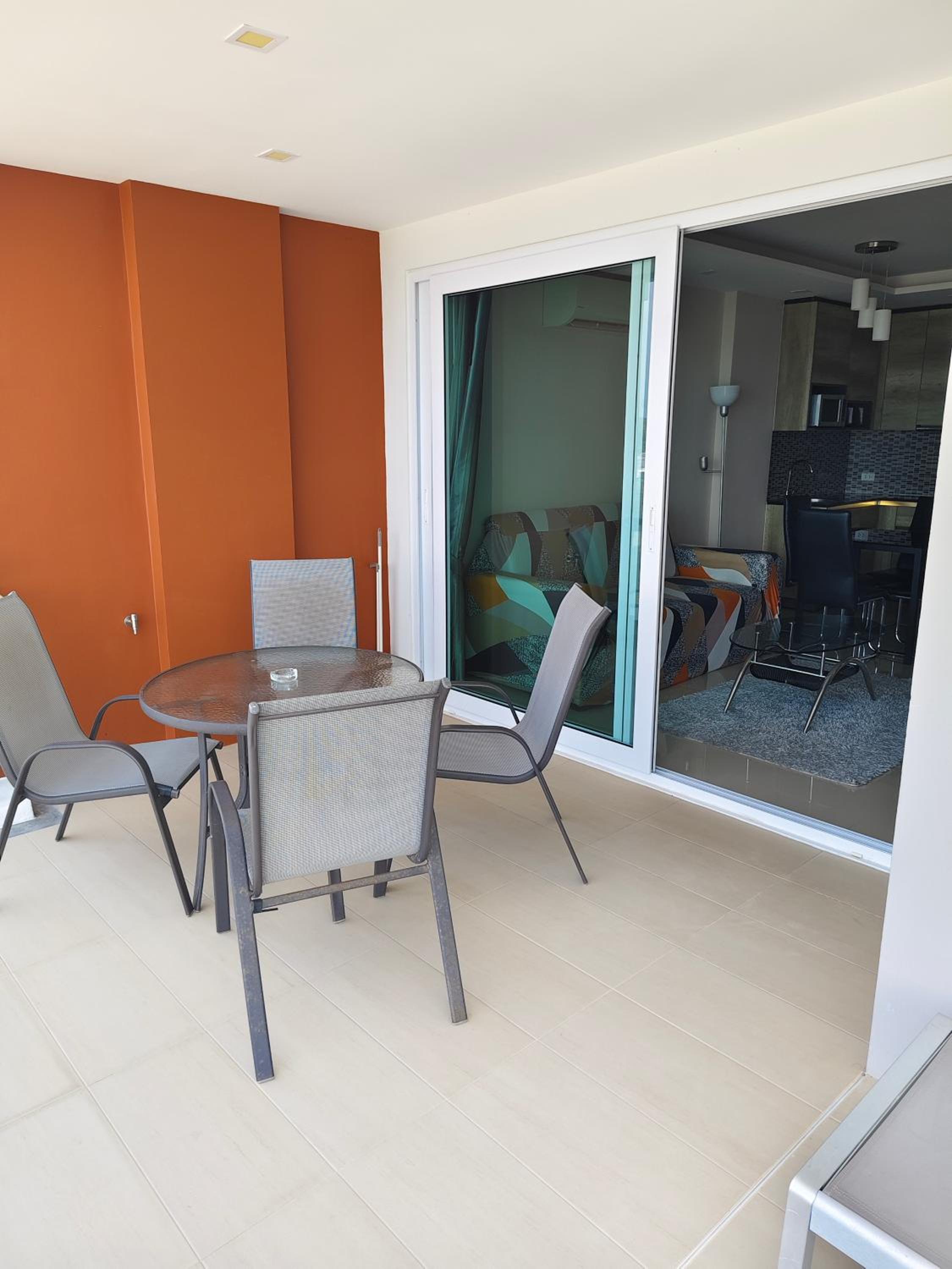 One-Bedroom Apartment with Balcony and Sea View photo 2