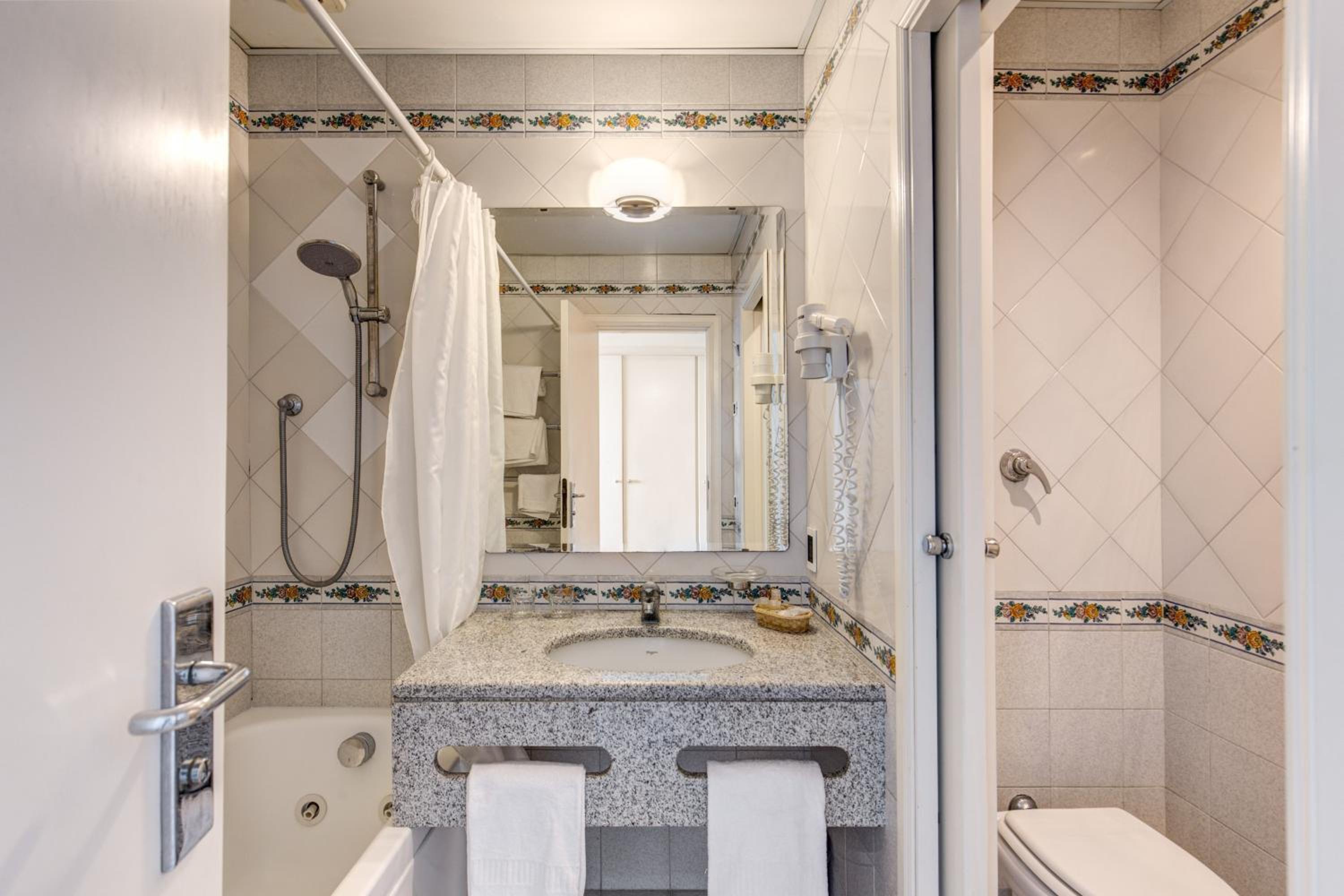 Superior Double or Twin Room with Garden View - Photo 2