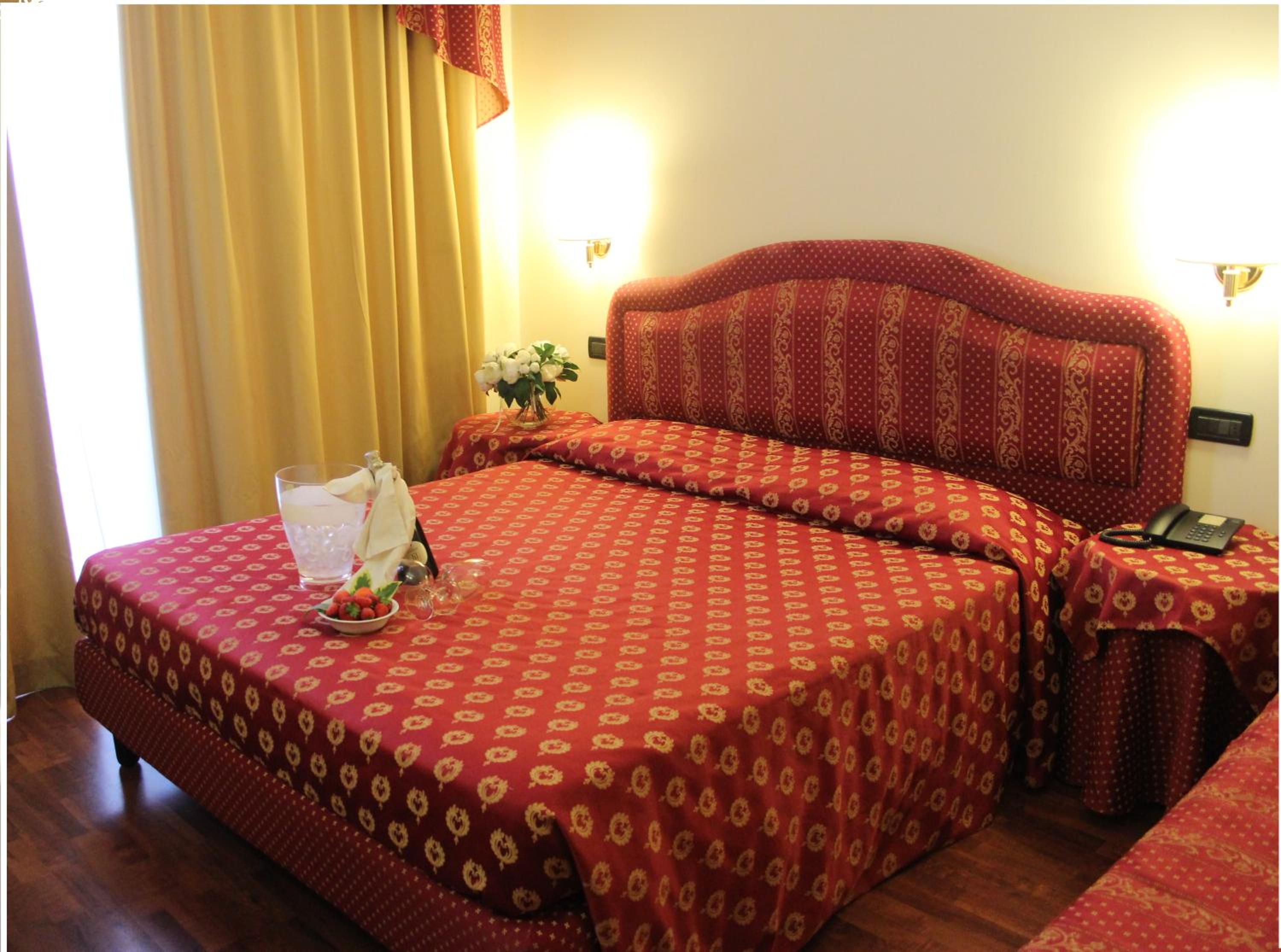Double Room with Balcony - Photo 2