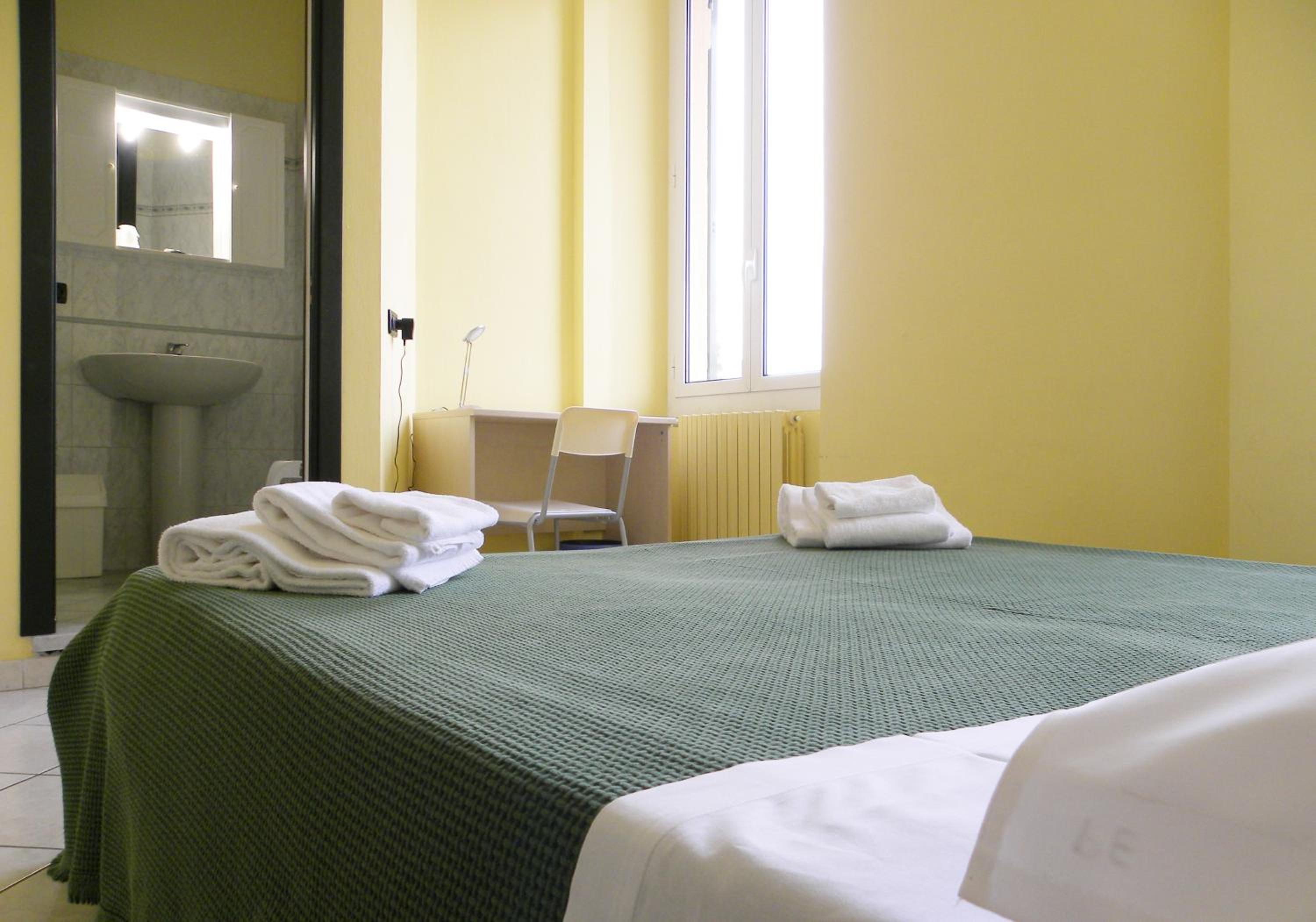 Double or Twin Room - Photo 3