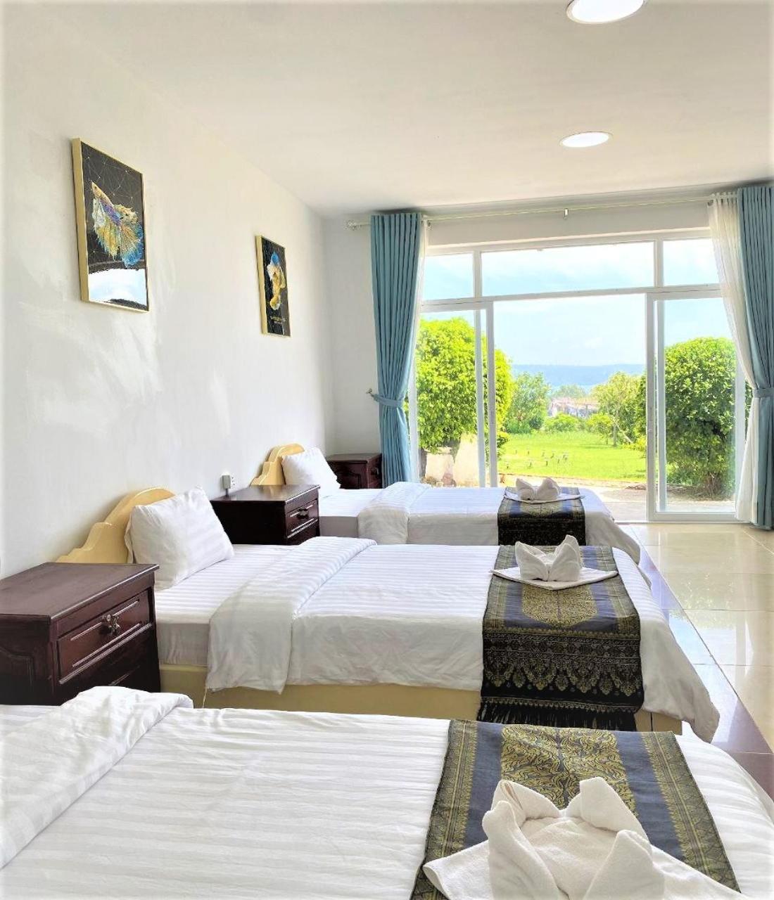 Deluxe Triple Room with Sea View photo 2