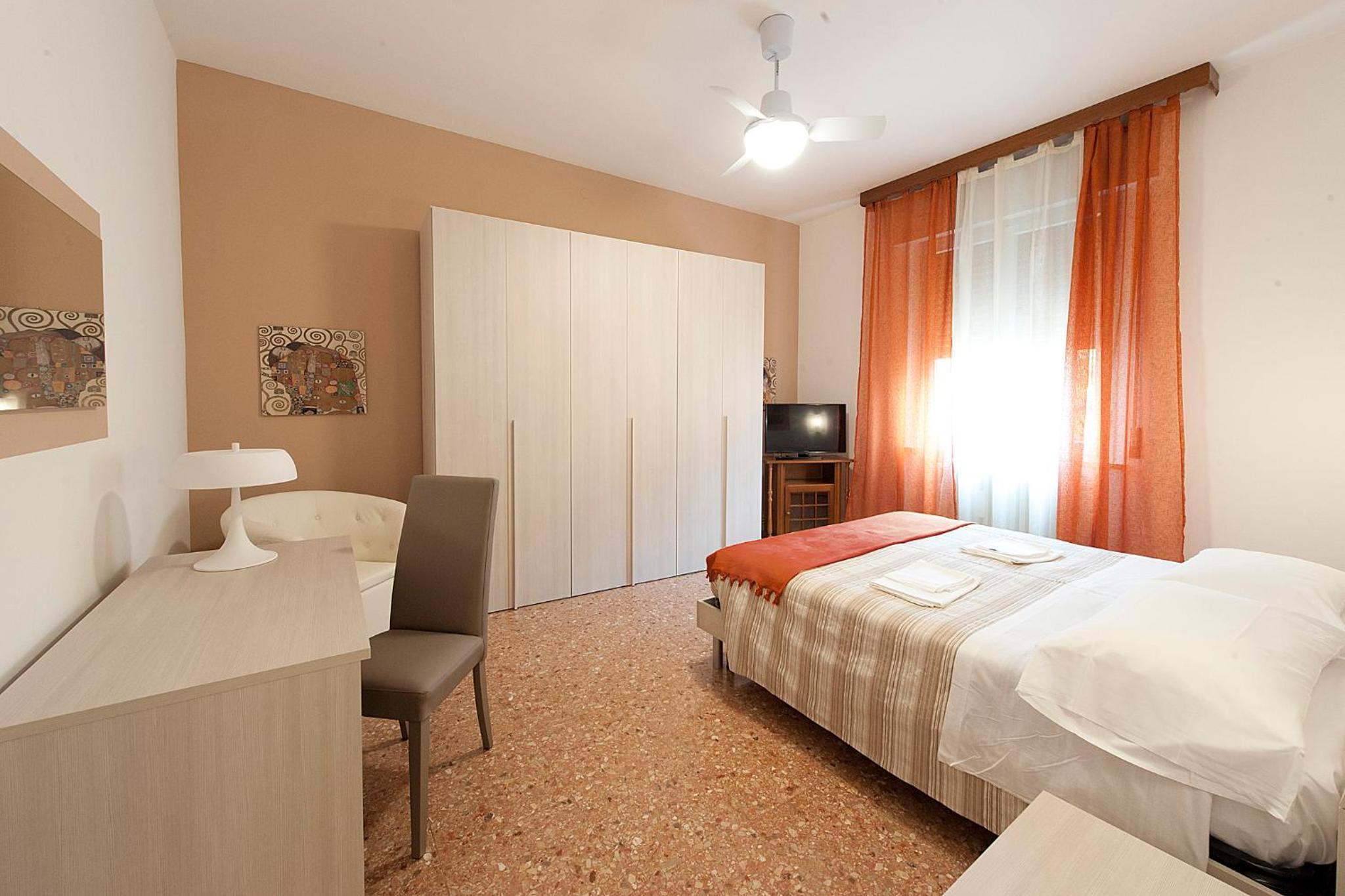 Double or Twin Room with Shared Bathroom photo 1