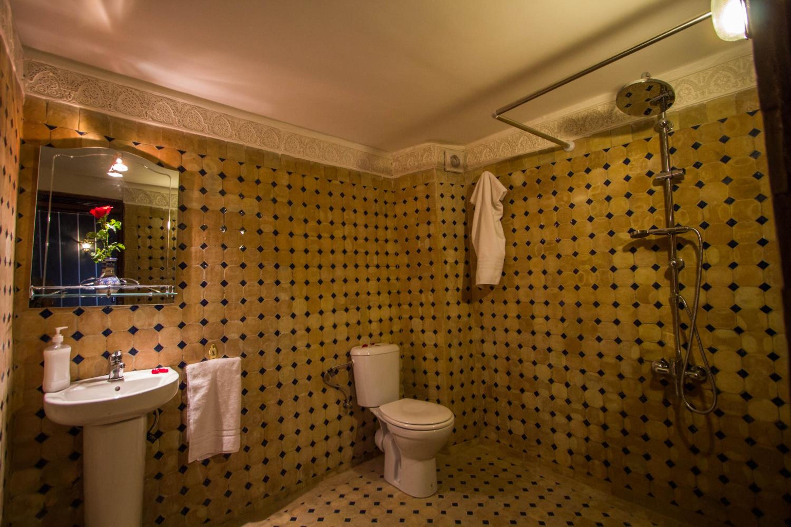 Quadruple Room with Private Bathroom photo 3