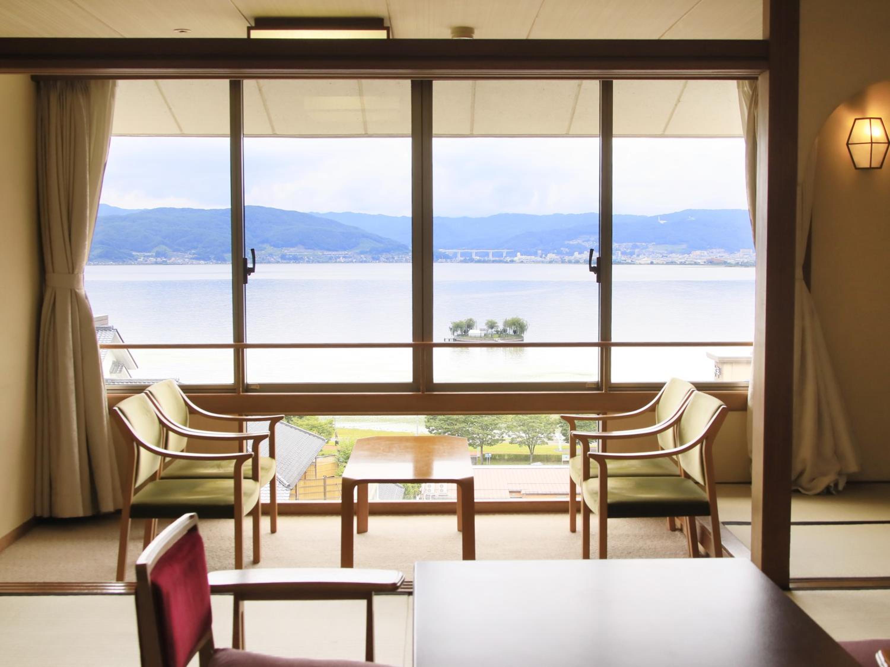 Quadruple Room with Lake View - Photo 2
