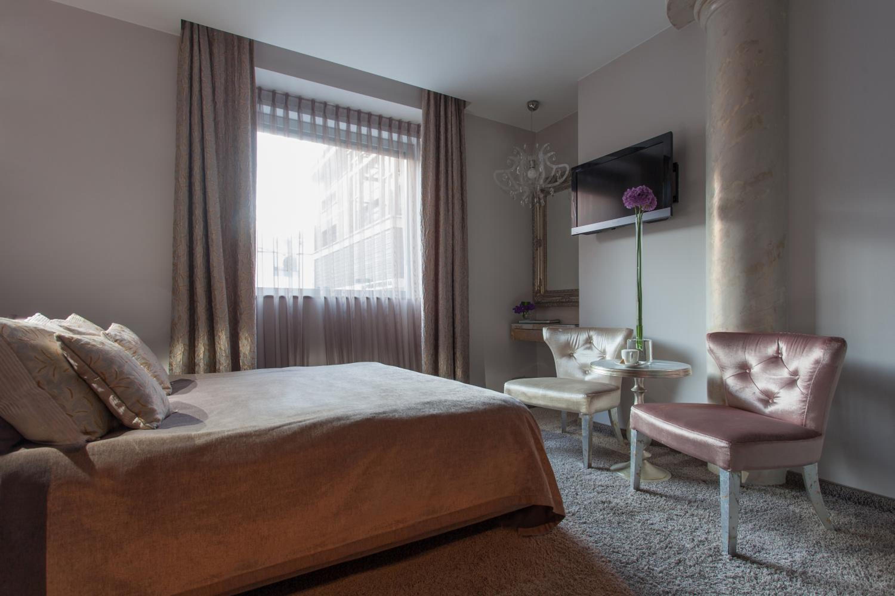 Double Room - Photo 5