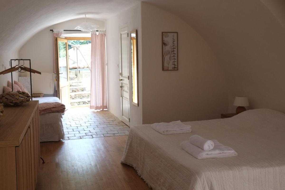 Double or Twin Room with Terrace photo 2