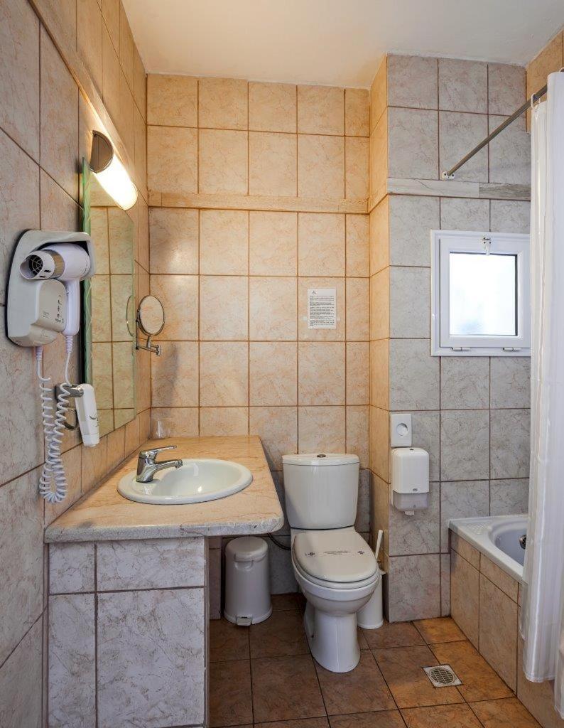 Double or Twin Room photo 3