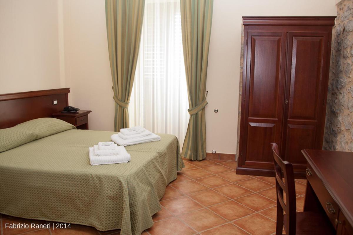 Double or Twin Room photo 2