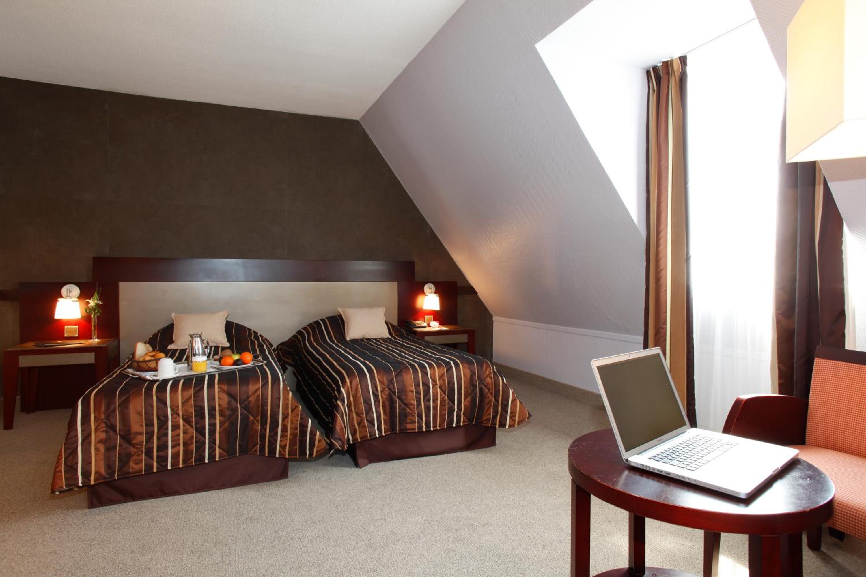 Twin Room - Photo 2