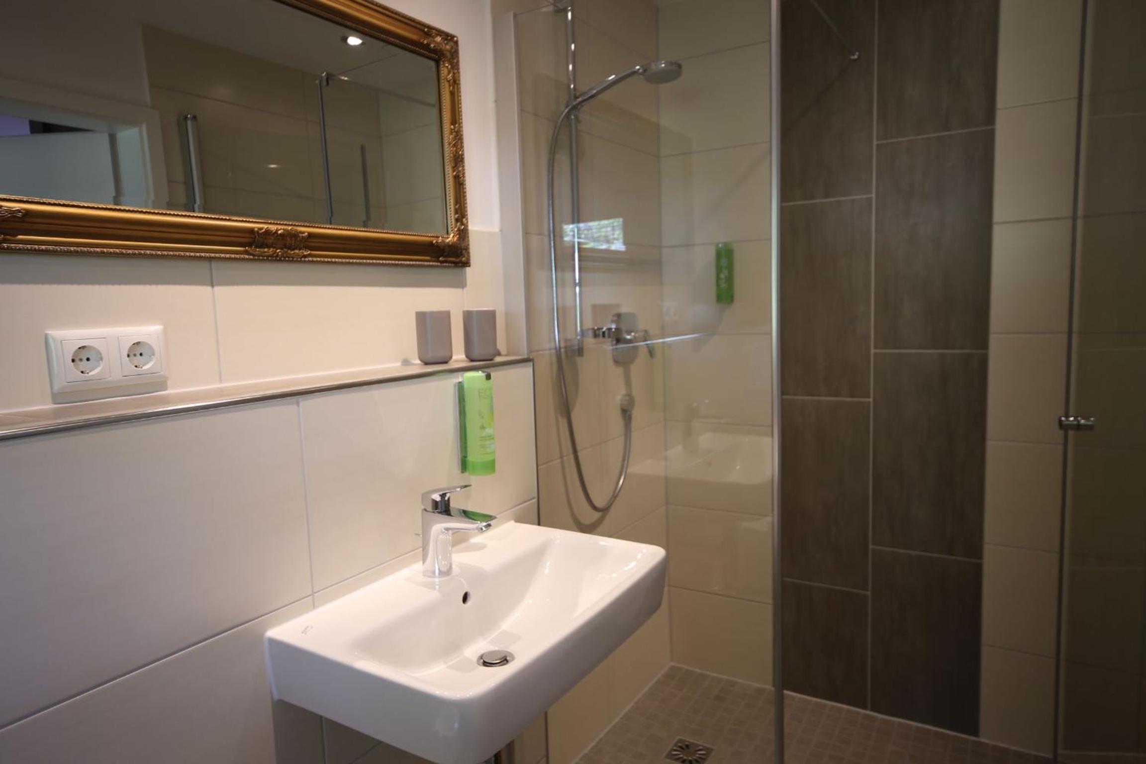 Double Room Business