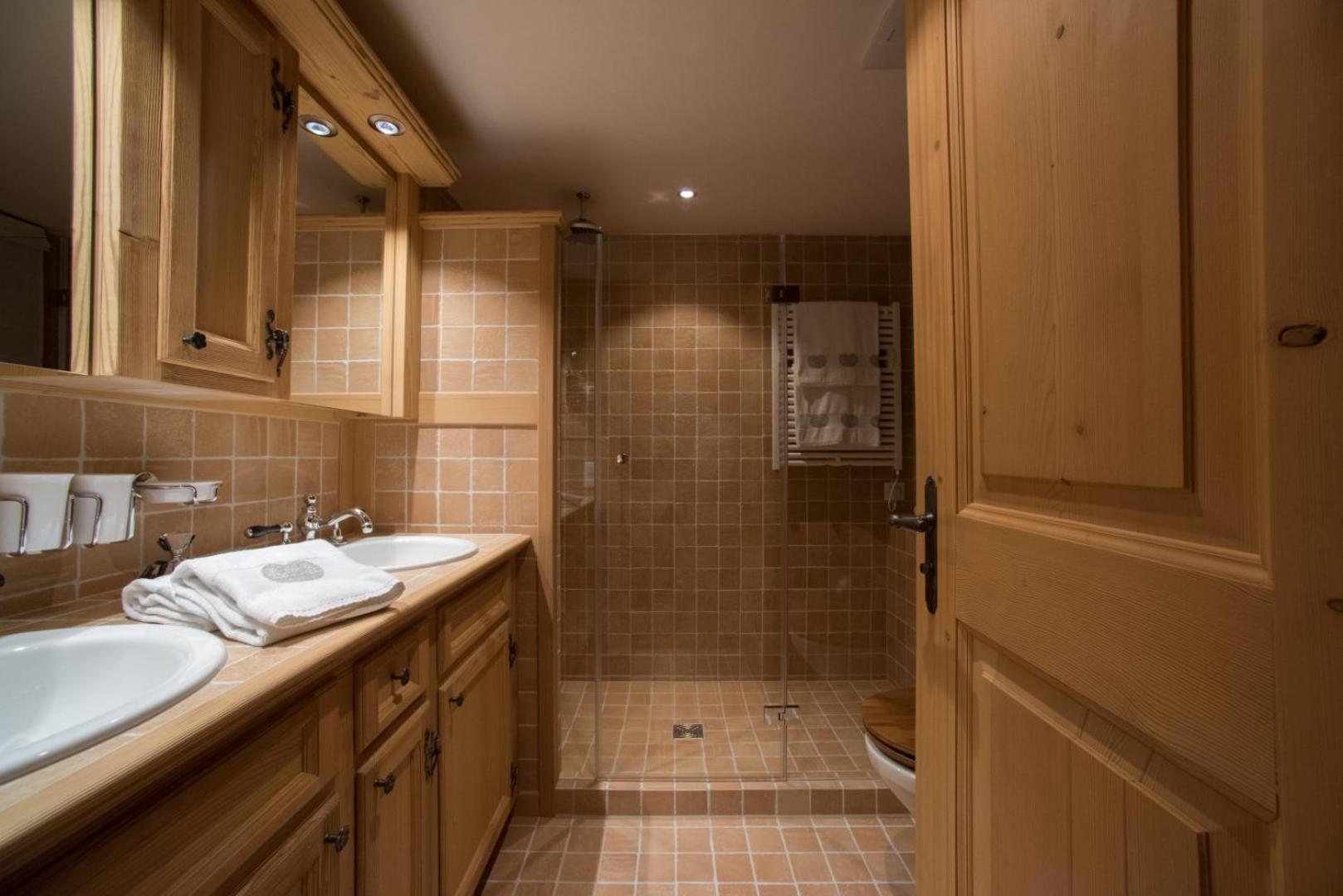 Suite 16 - Photo 5